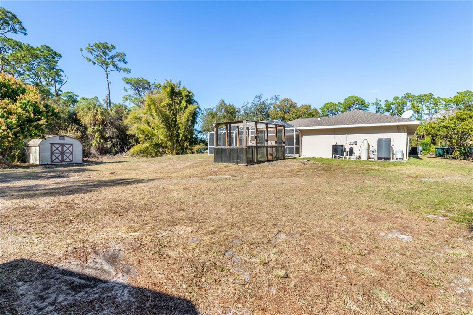 Listing photo id 34 for 2209 Tropicaire Boulevard