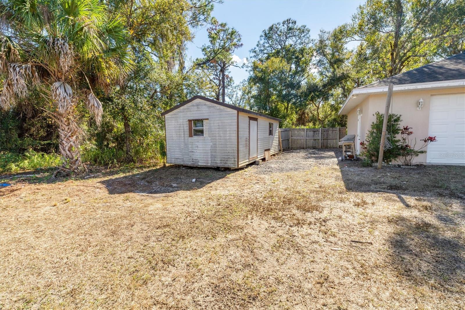 Listing photo id 35 for 2209 Tropicaire Boulevard