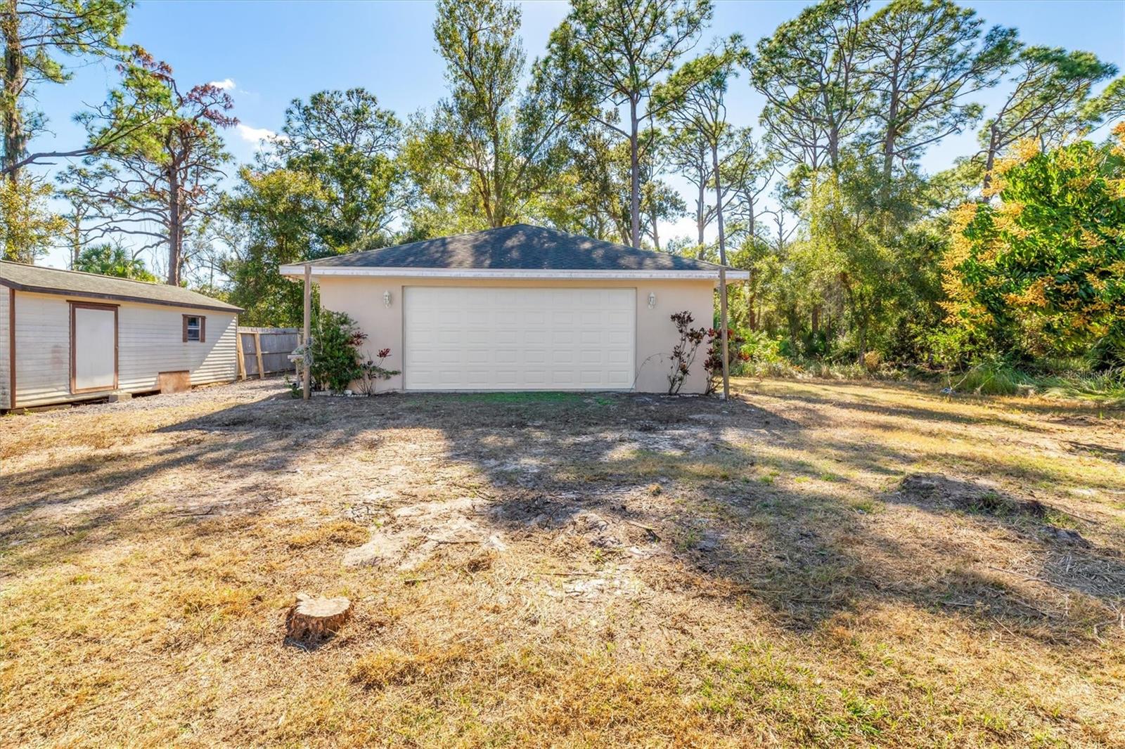 Listing photo id 37 for 2209 Tropicaire Boulevard