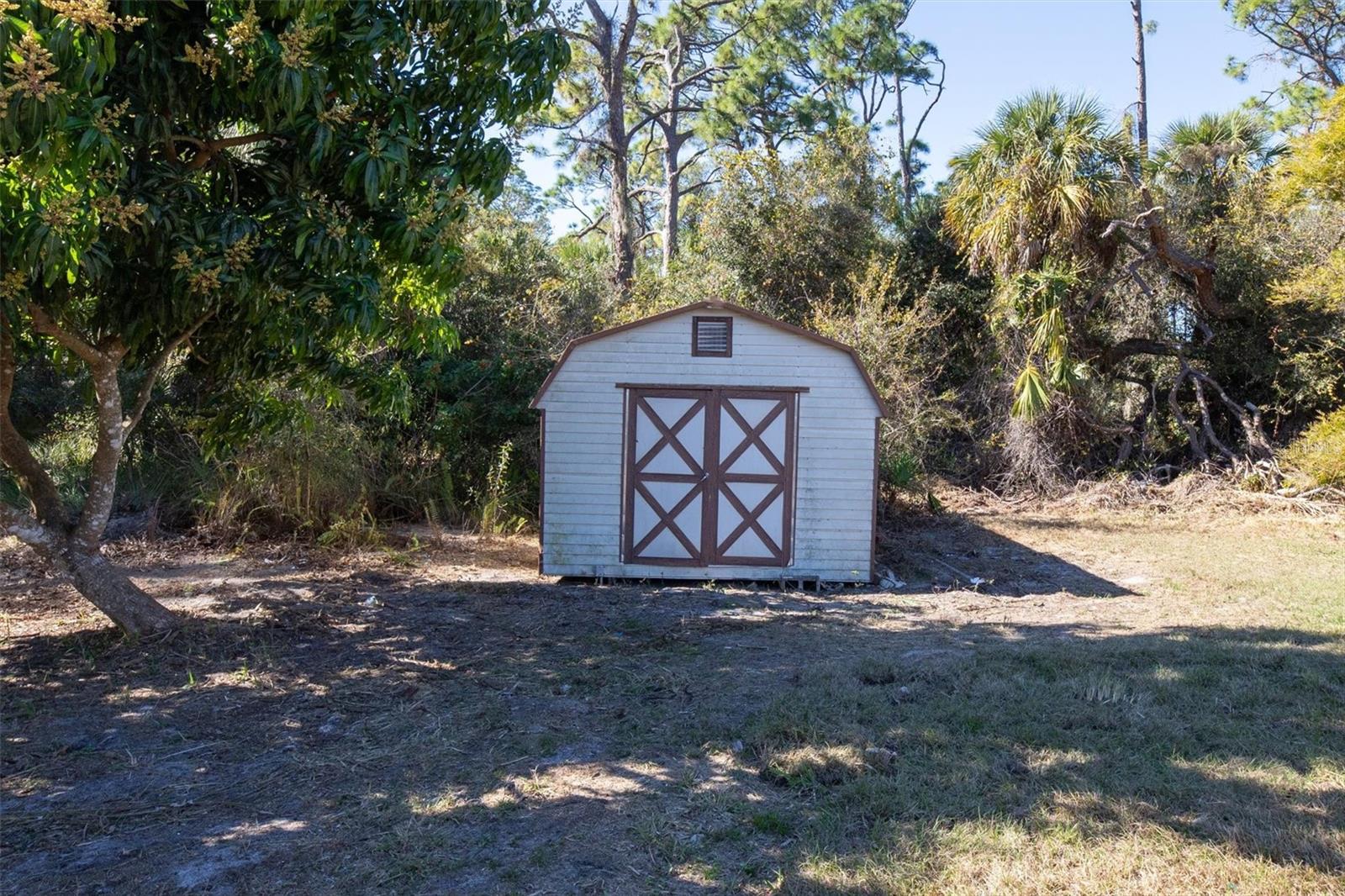 Listing photo id 38 for 2209 Tropicaire Boulevard