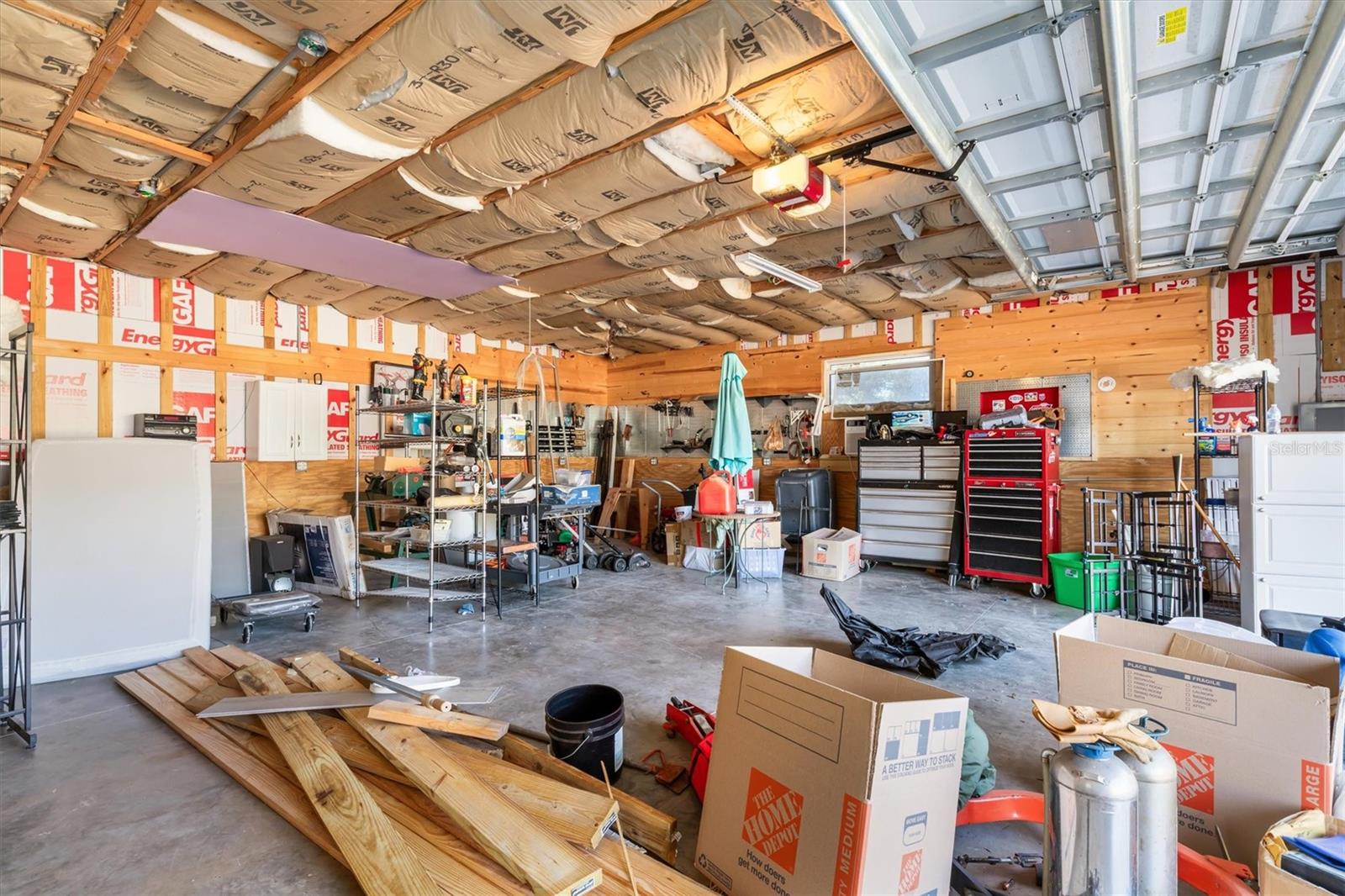 Listing photo id 41 for 2209 Tropicaire Boulevard