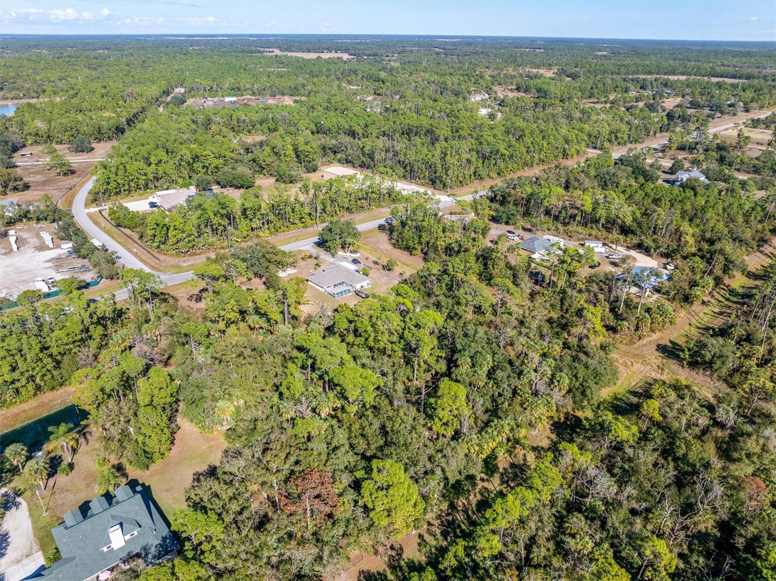 Listing photo id 50 for 2209 Tropicaire Boulevard