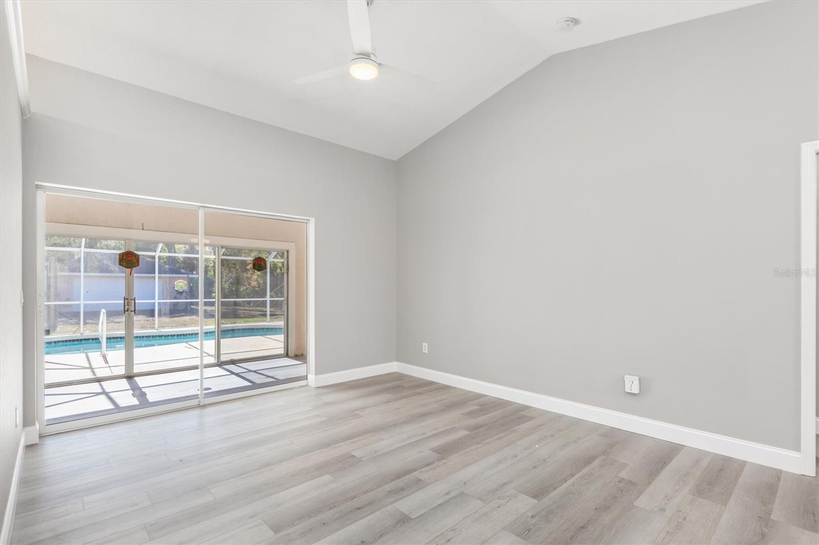 Listing photo id 7 for 2209 Tropicaire Boulevard