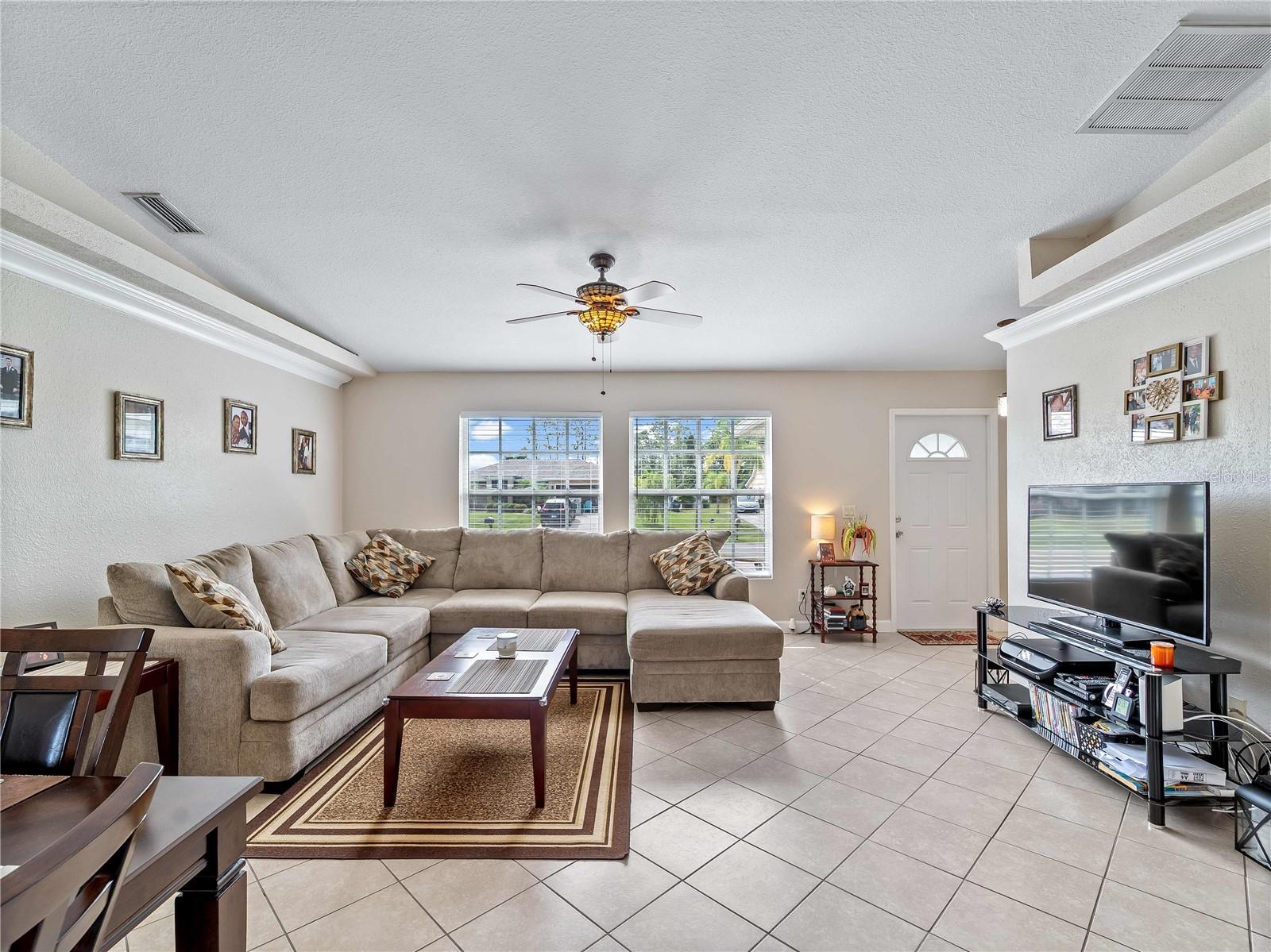 Listing photo id 8 for 3200 Alesio Avenue