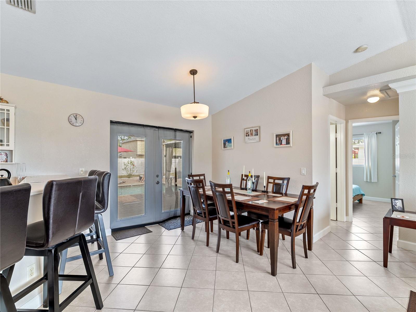 Listing photo id 11 for 3200 Alesio Avenue