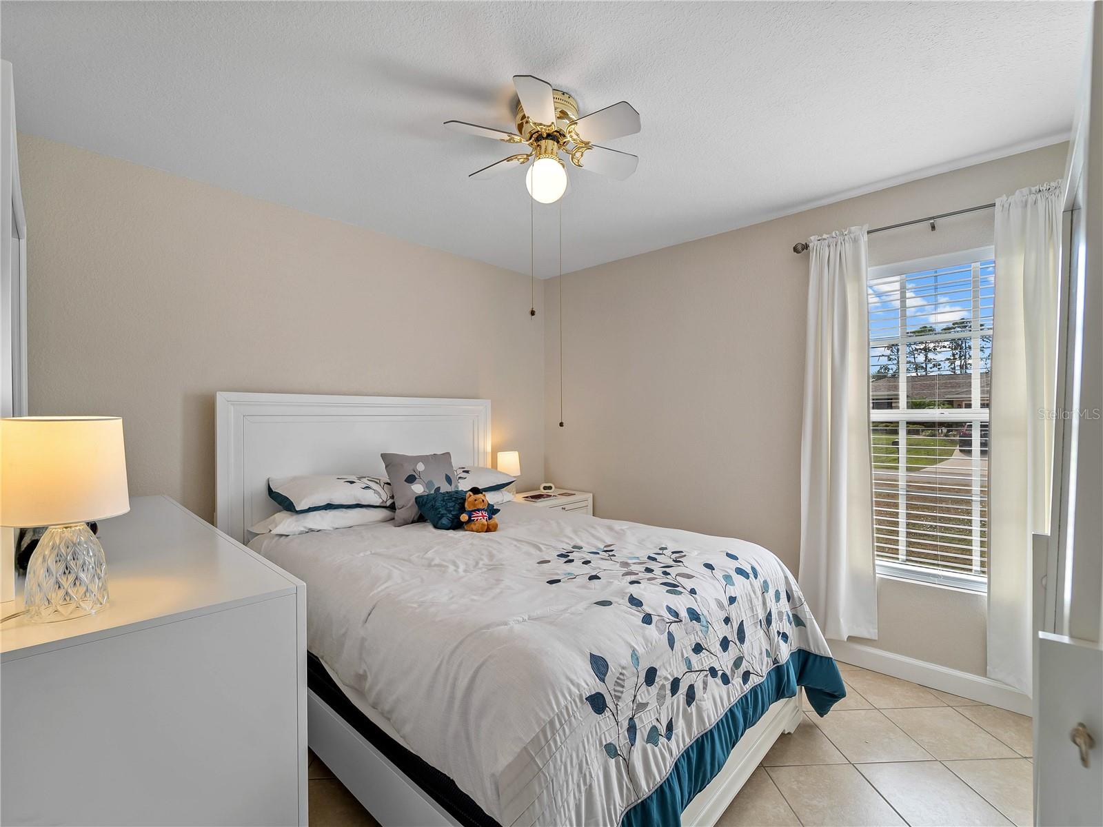 Listing photo id 14 for 3200 Alesio Avenue