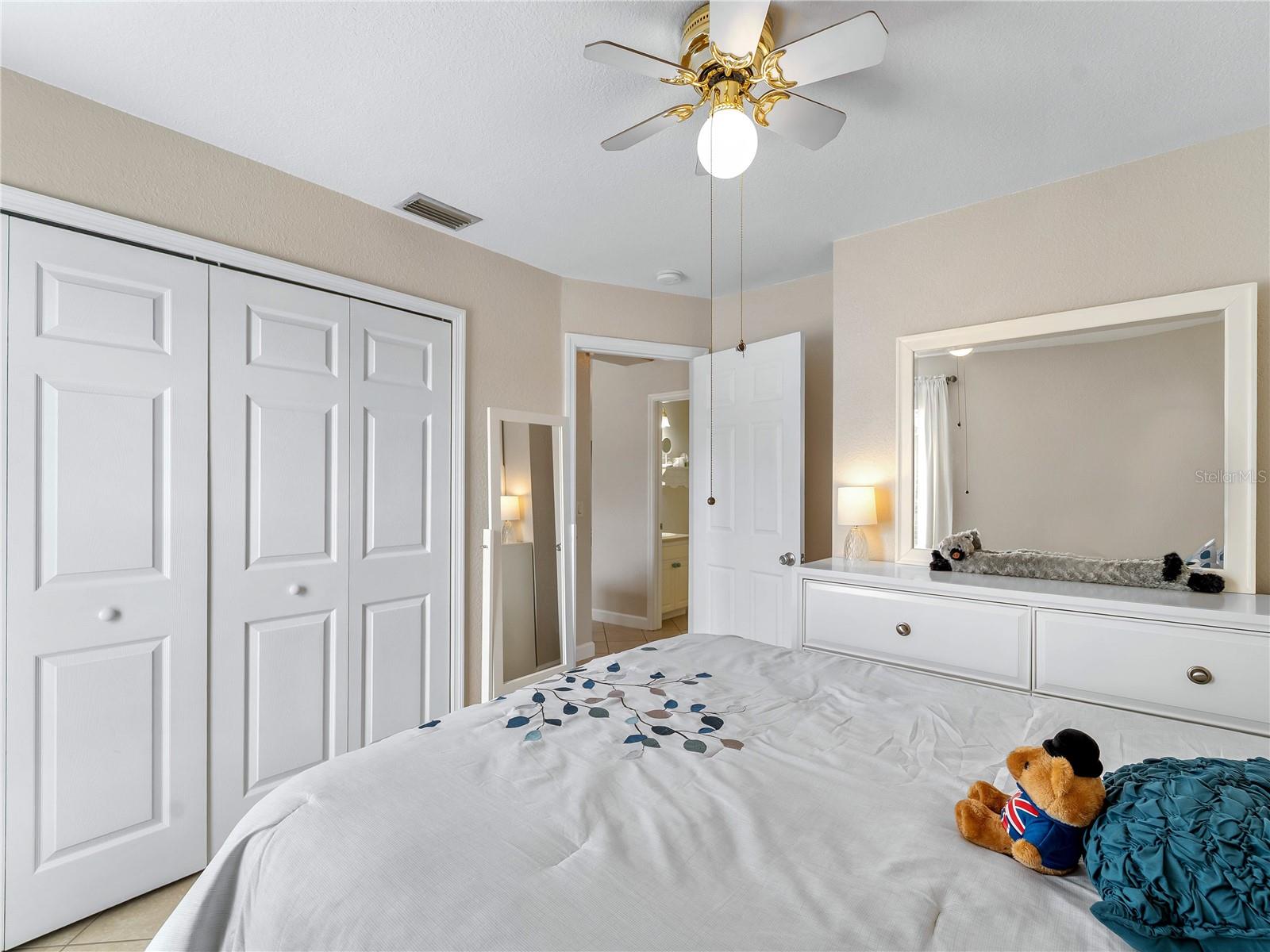 Listing photo id 15 for 3200 Alesio Avenue