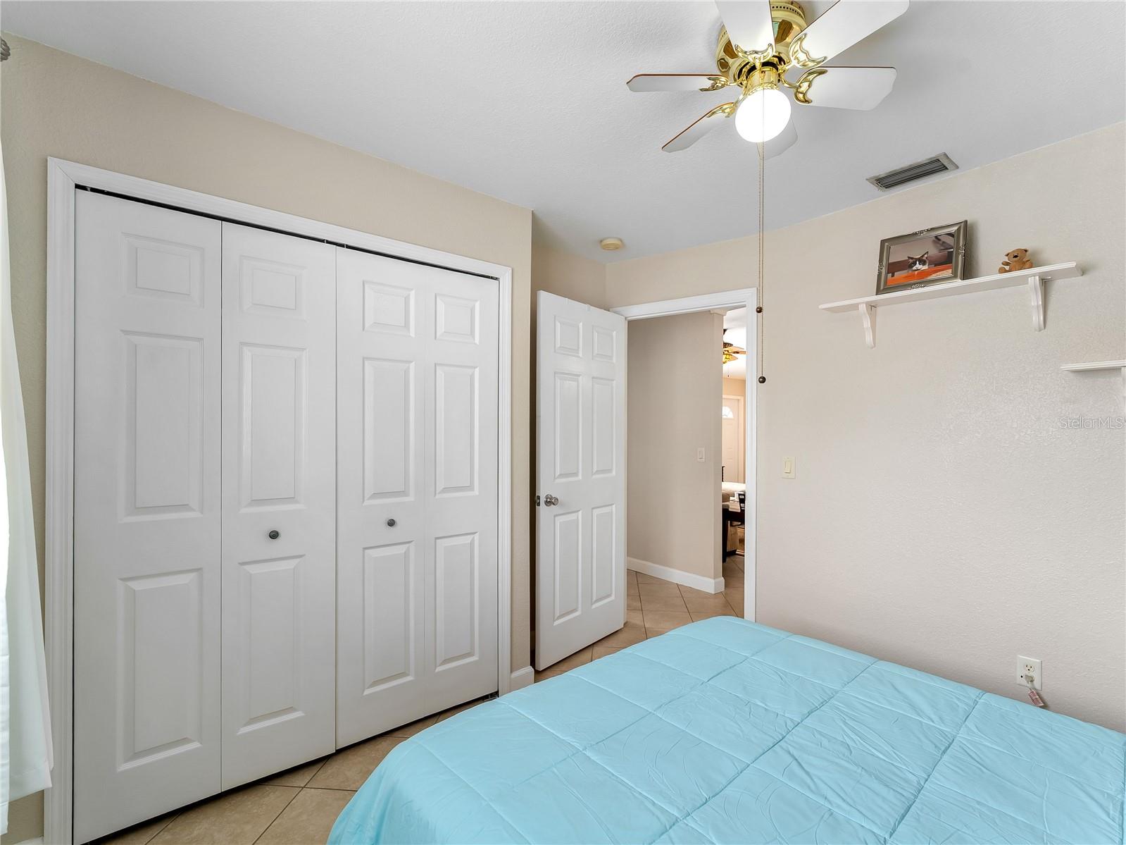 Listing photo id 17 for 3200 Alesio Avenue