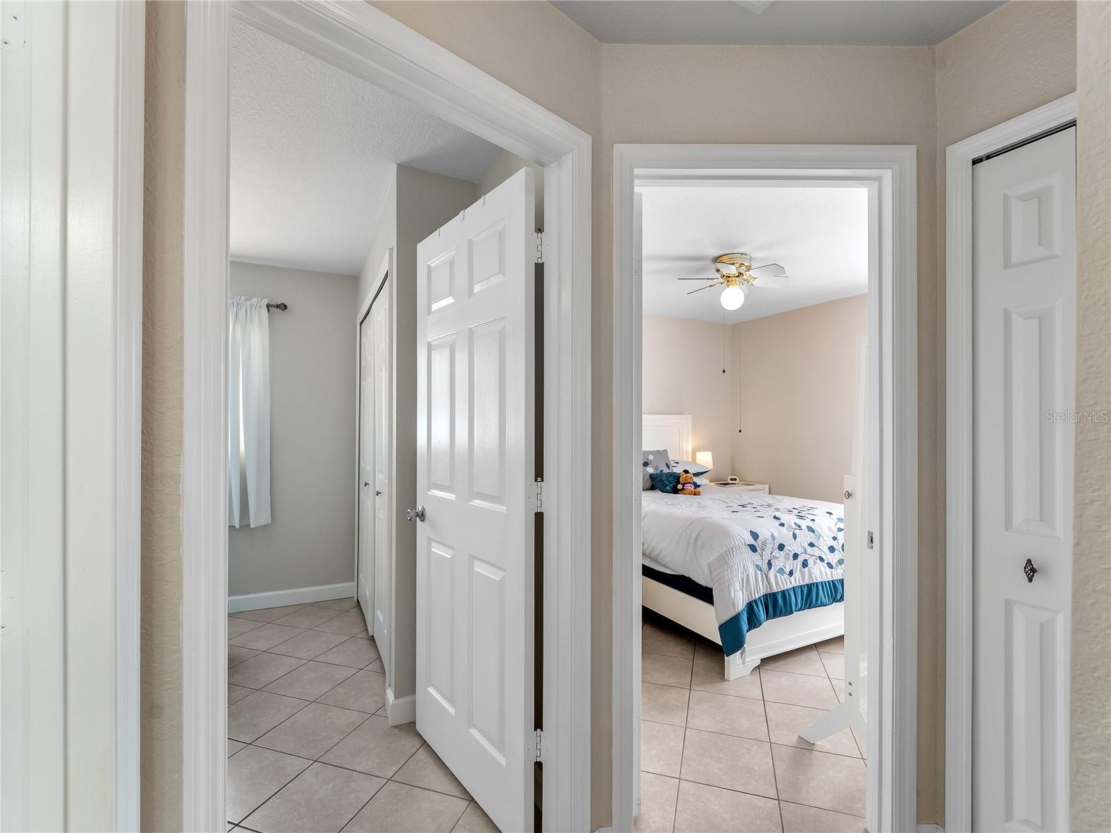 Listing photo id 19 for 3200 Alesio Avenue