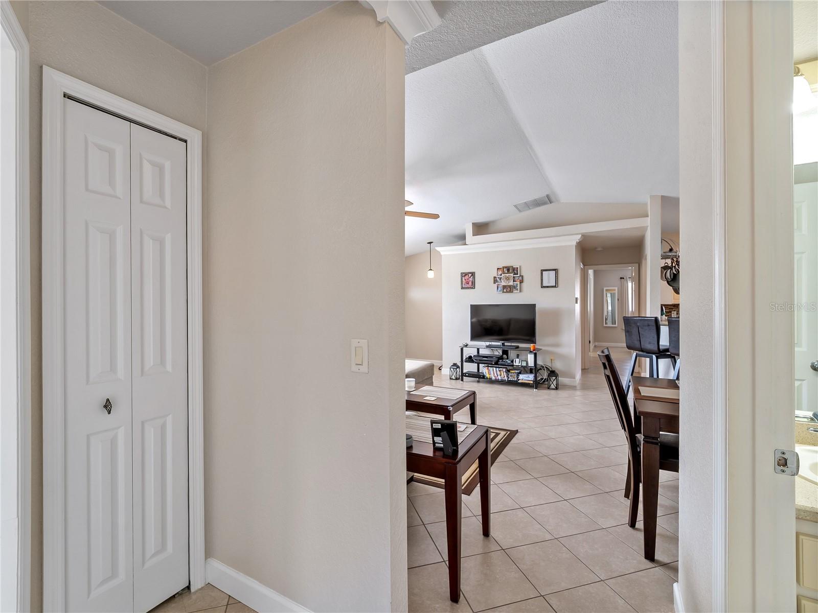 Listing photo id 20 for 3200 Alesio Avenue