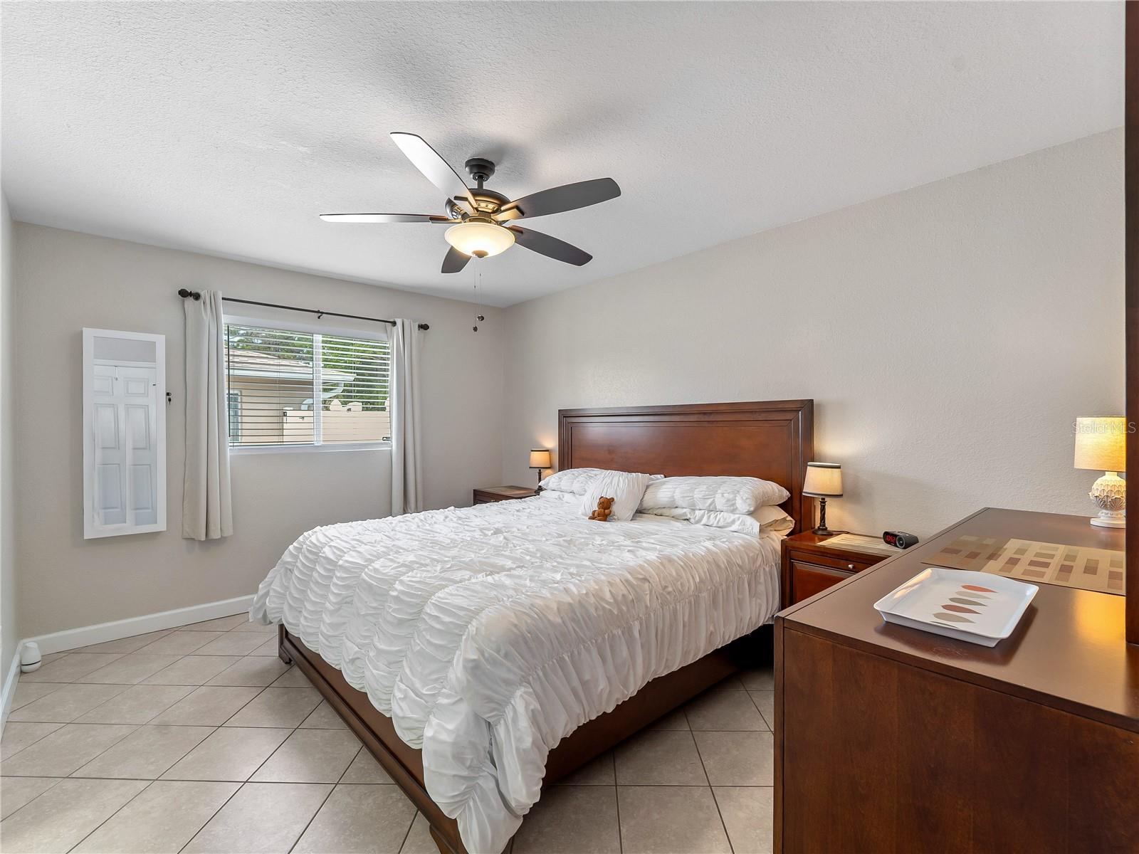 Listing photo id 21 for 3200 Alesio Avenue