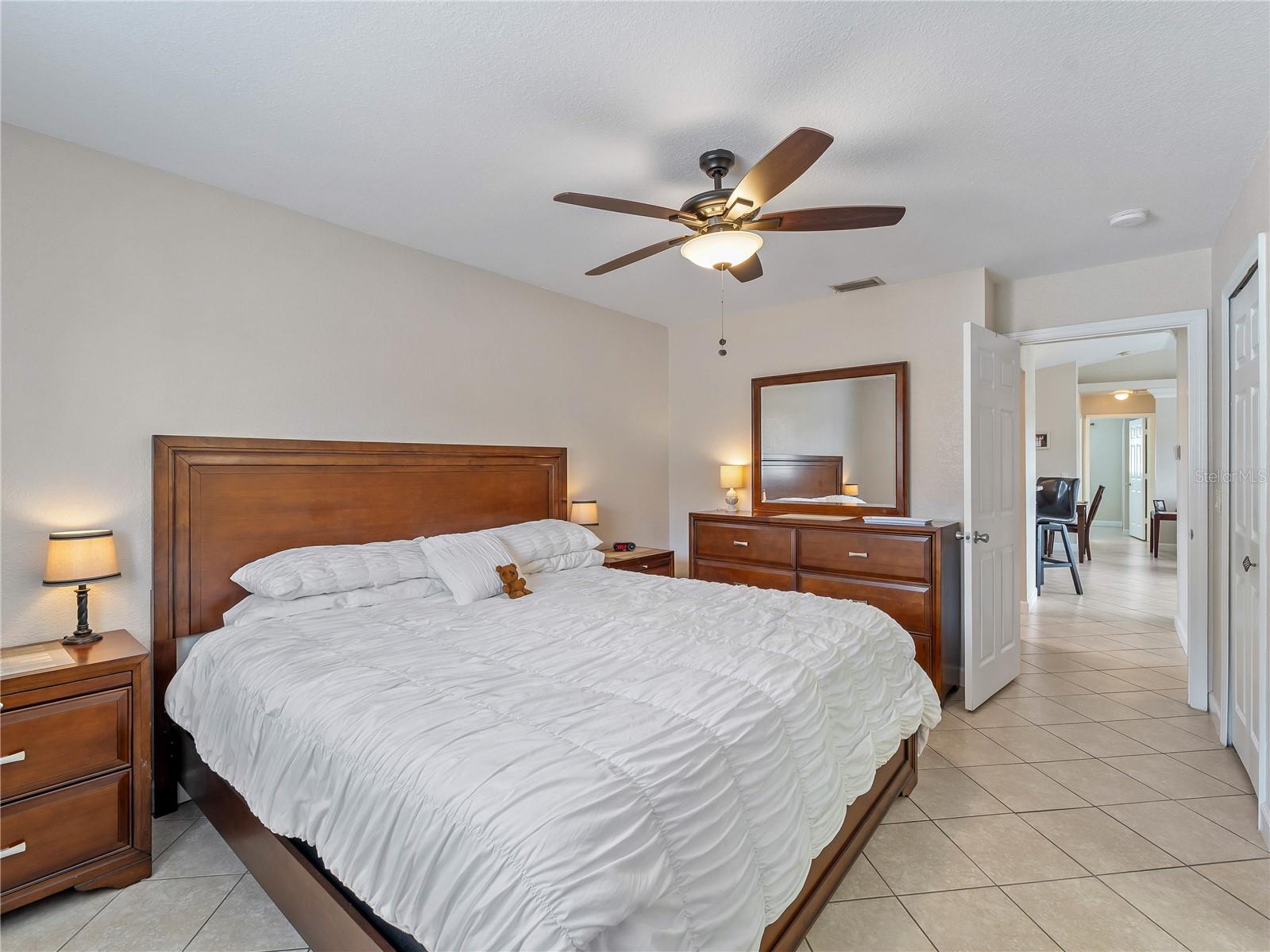 Listing photo id 22 for 3200 Alesio Avenue