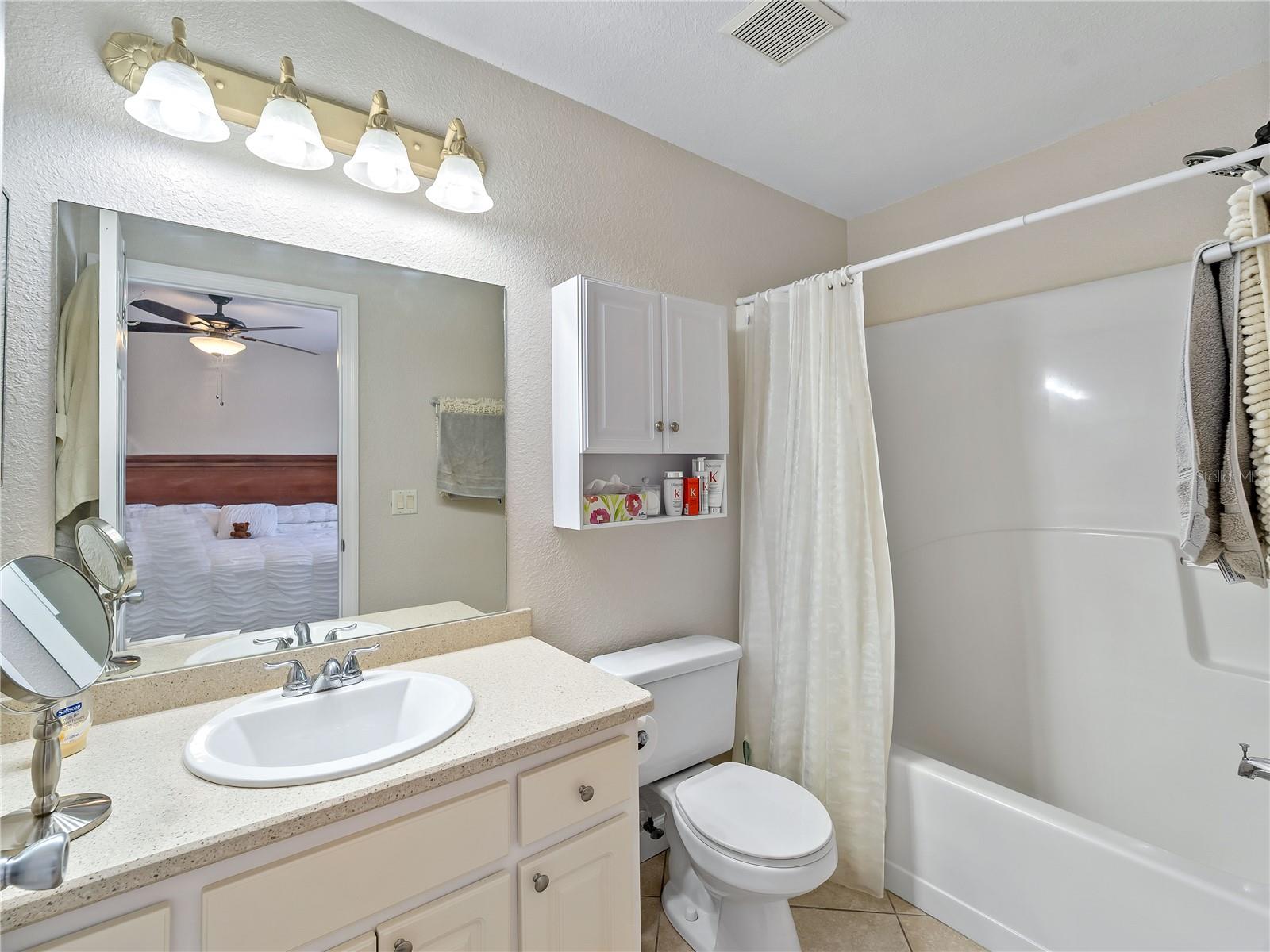 Listing photo id 24 for 3200 Alesio Avenue