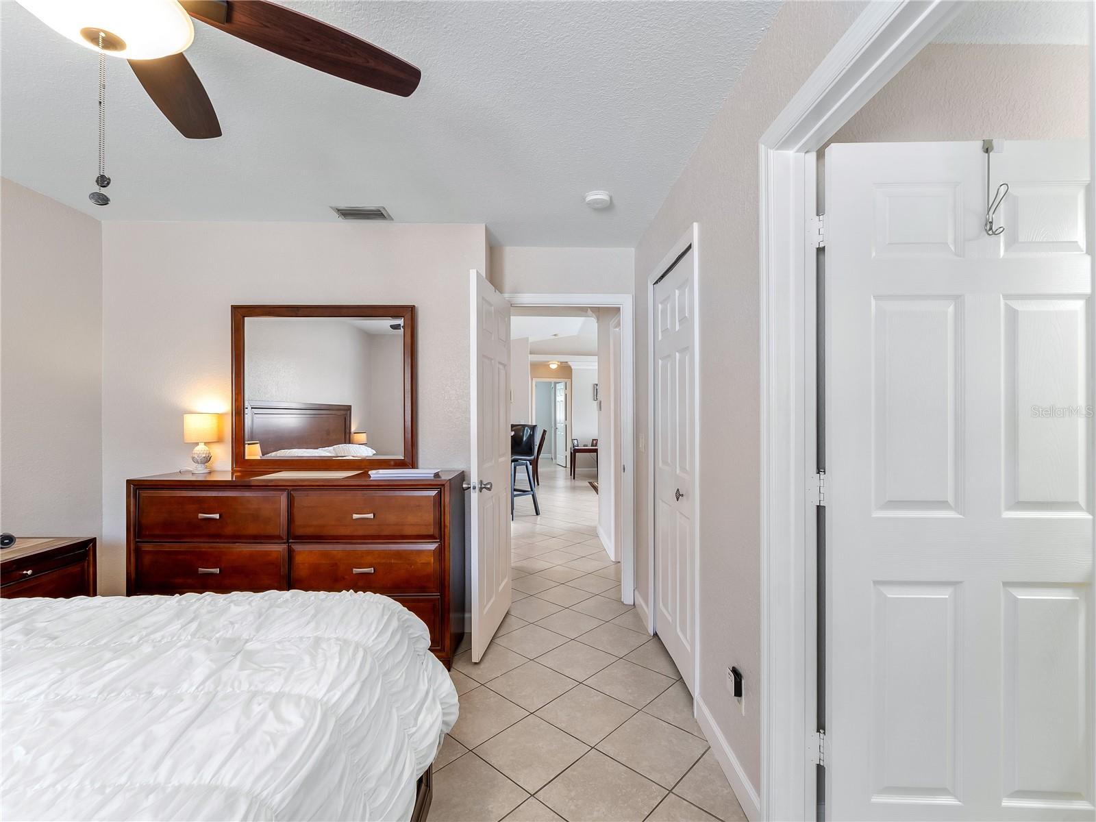 Listing photo id 25 for 3200 Alesio Avenue