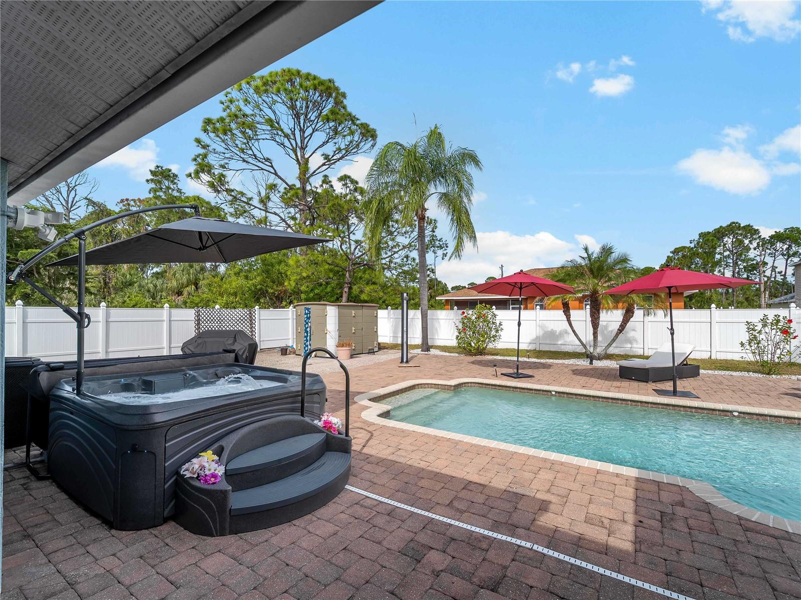 Listing photo id 28 for 3200 Alesio Avenue