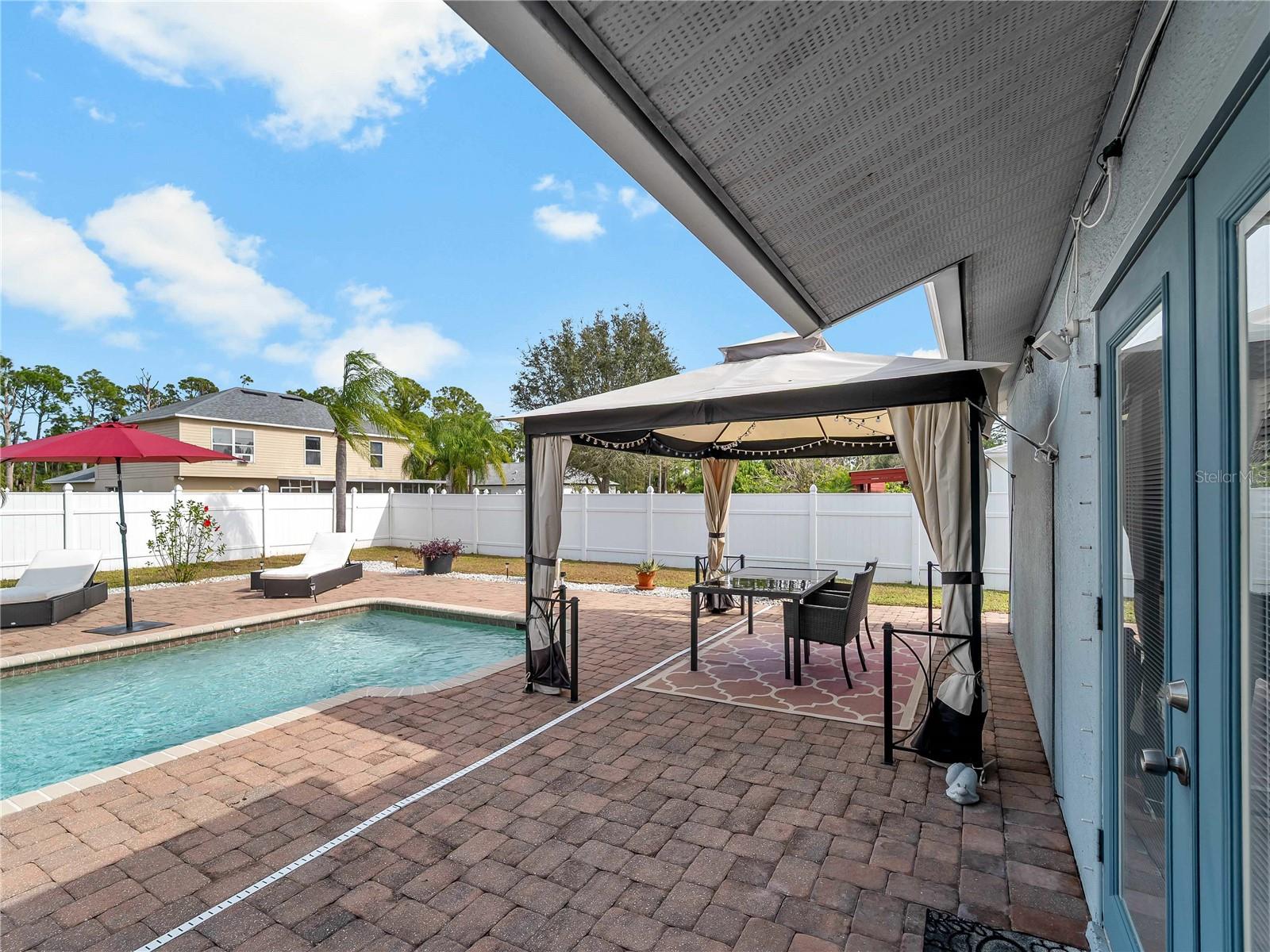 Listing photo id 29 for 3200 Alesio Avenue