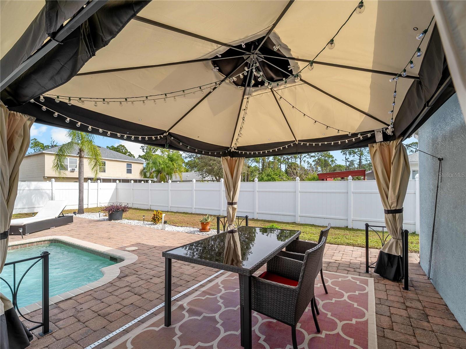 Listing photo id 31 for 3200 Alesio Avenue