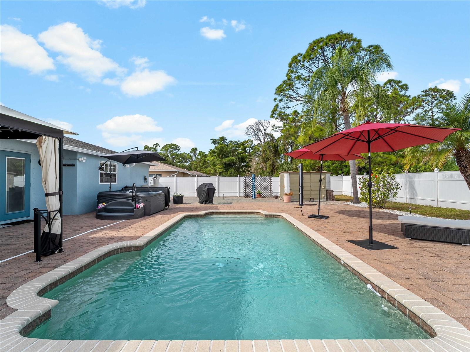 Listing photo id 33 for 3200 Alesio Avenue