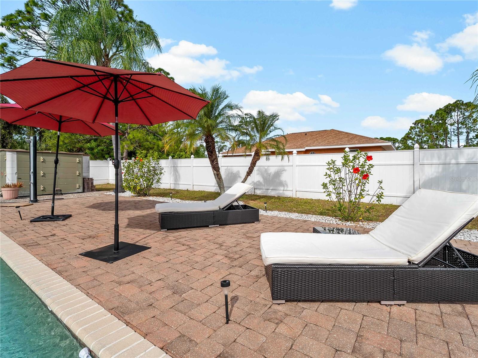 Listing photo id 34 for 3200 Alesio Avenue