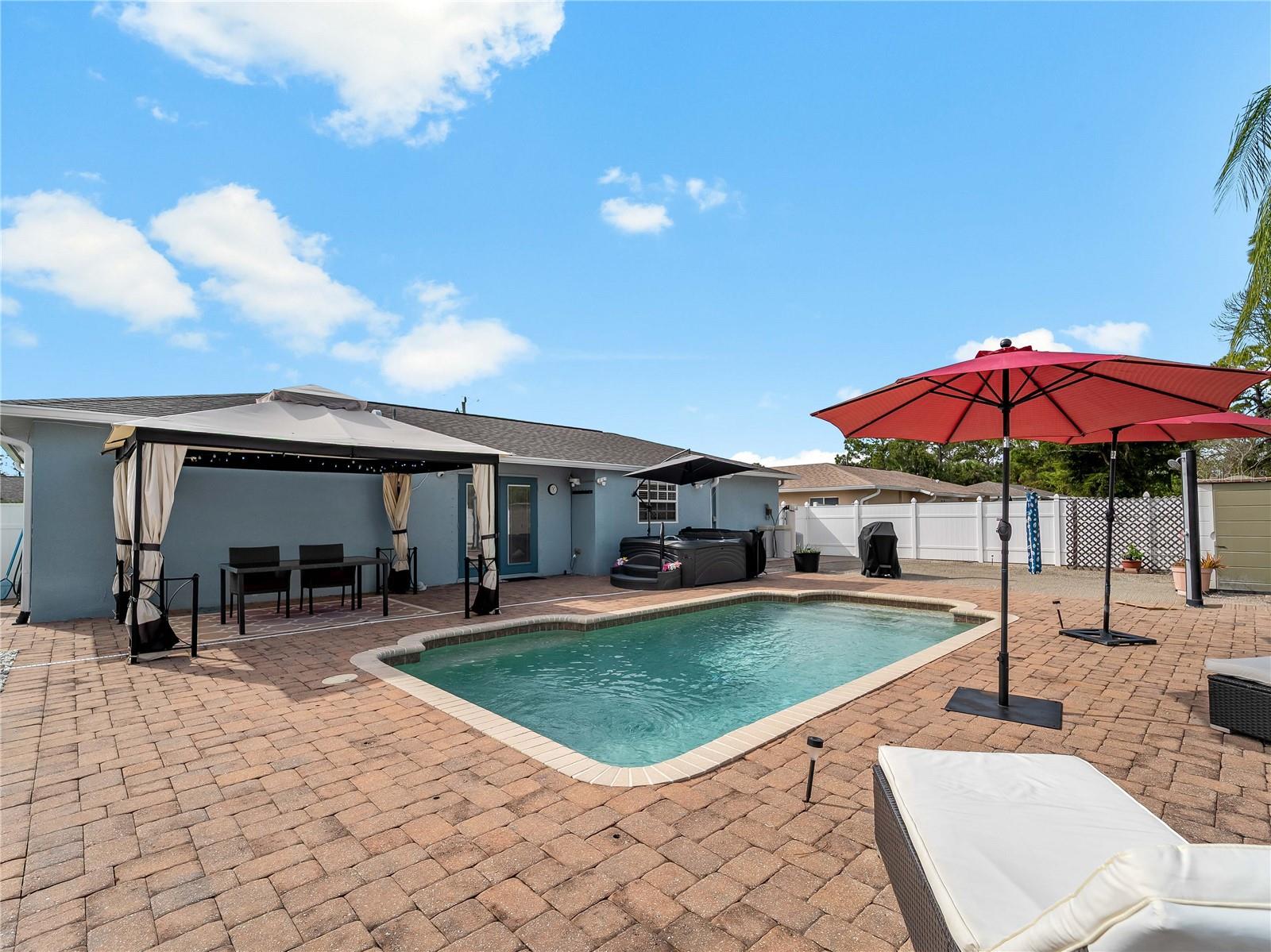 Listing photo id 35 for 3200 Alesio Avenue