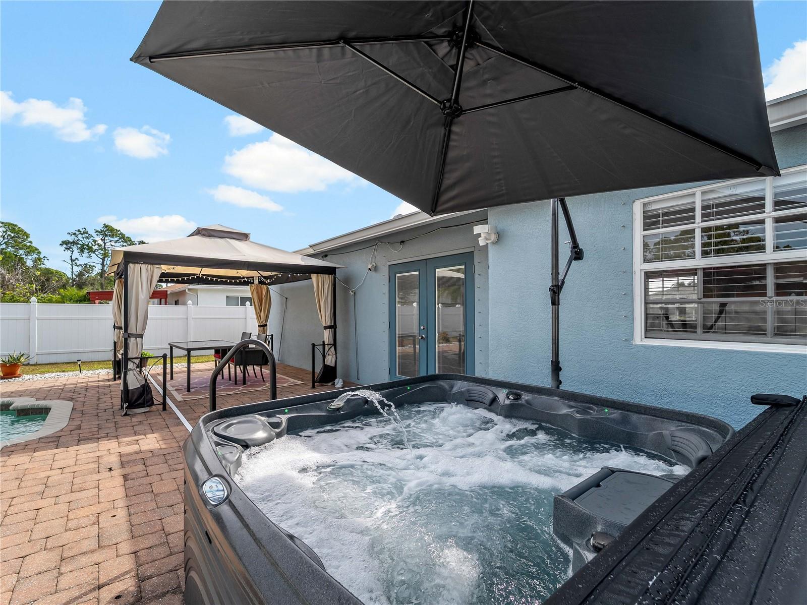 Listing photo id 37 for 3200 Alesio Avenue