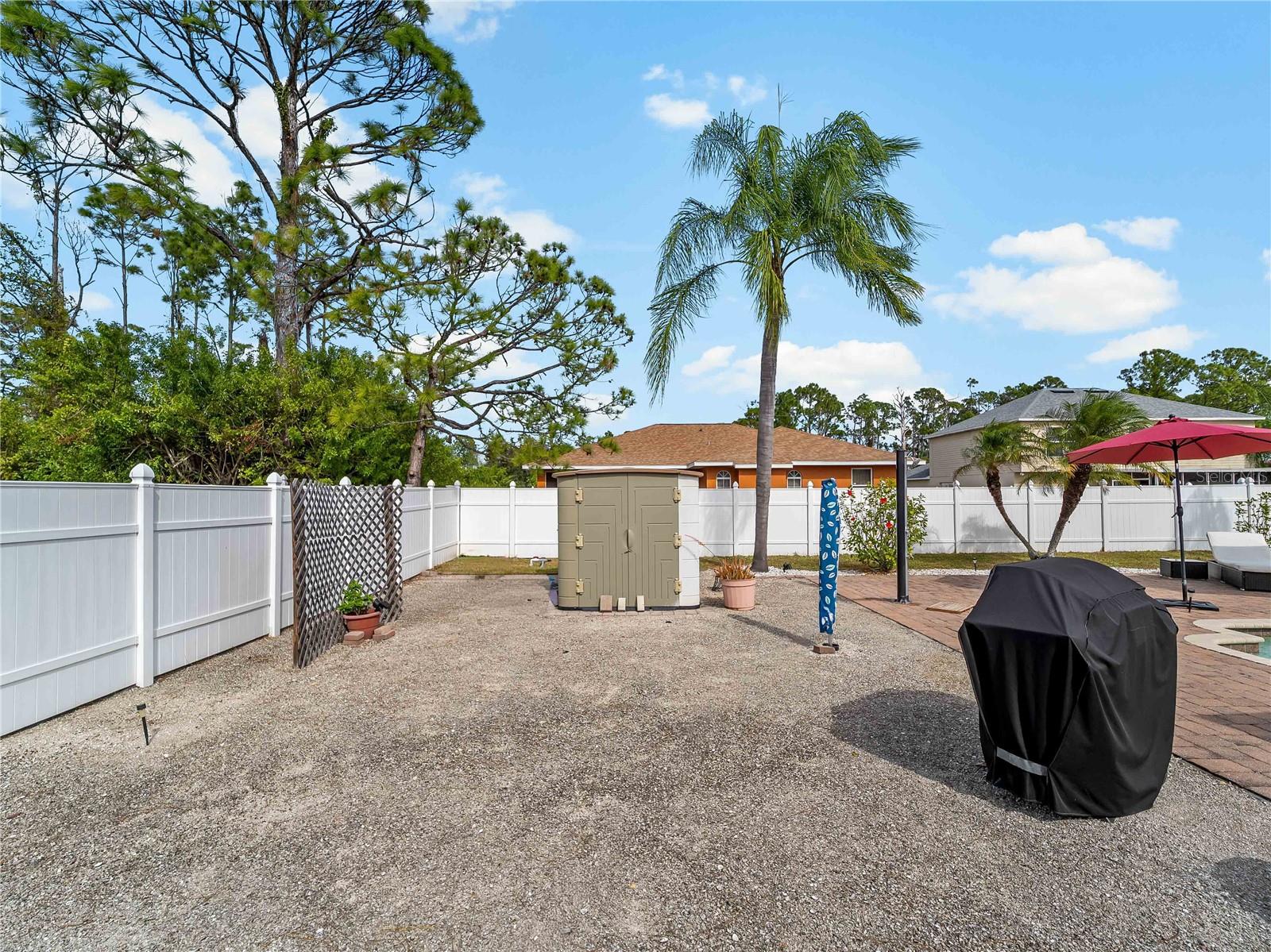 Listing photo id 38 for 3200 Alesio Avenue