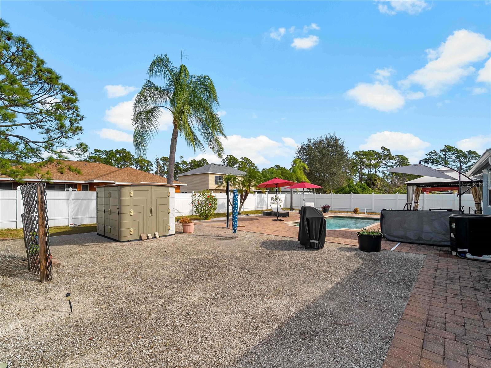 Listing photo id 39 for 3200 Alesio Avenue