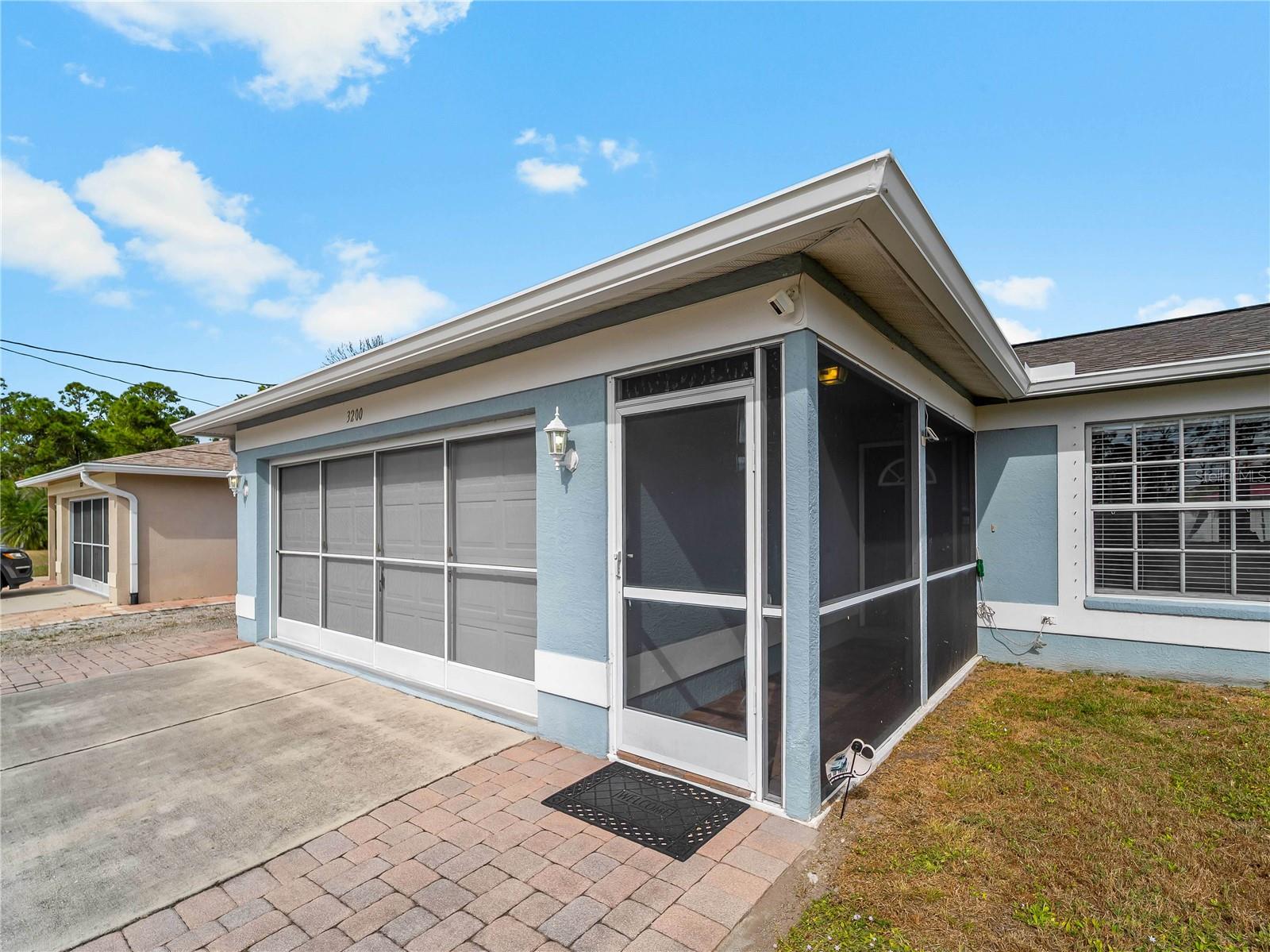 Listing photo id 42 for 3200 Alesio Avenue