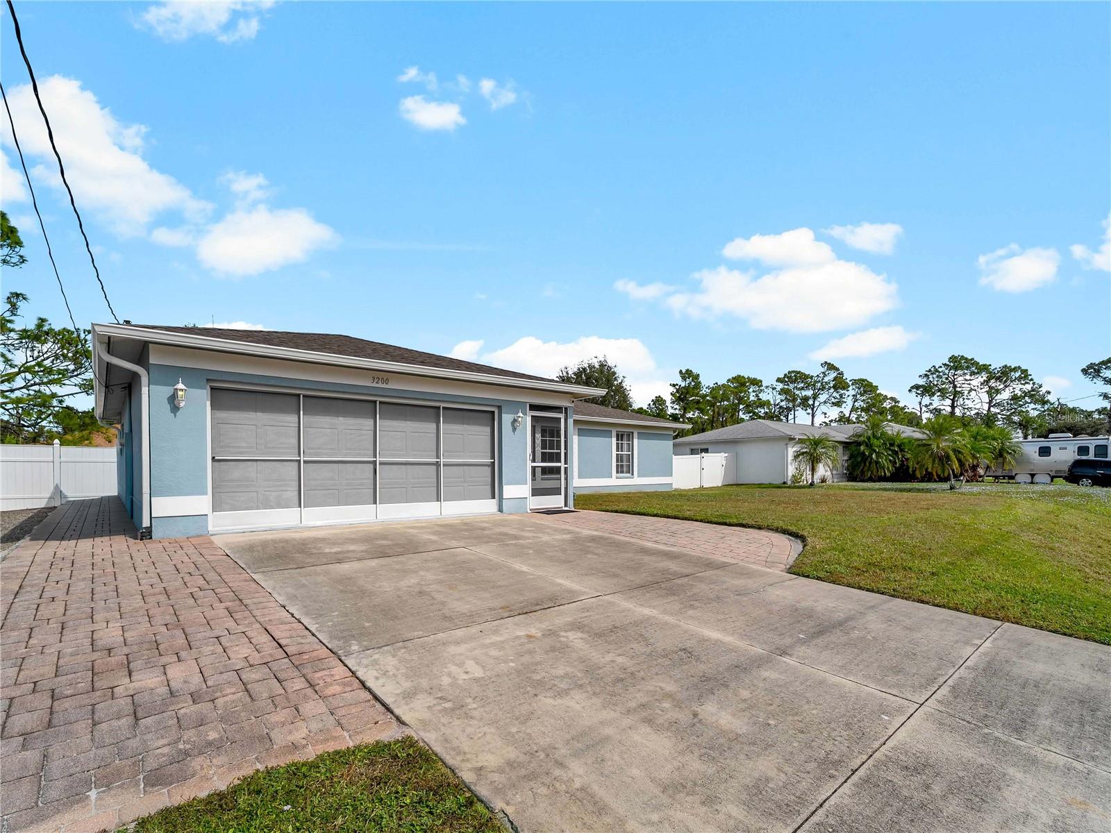 Listing photo id 44 for 3200 Alesio Avenue