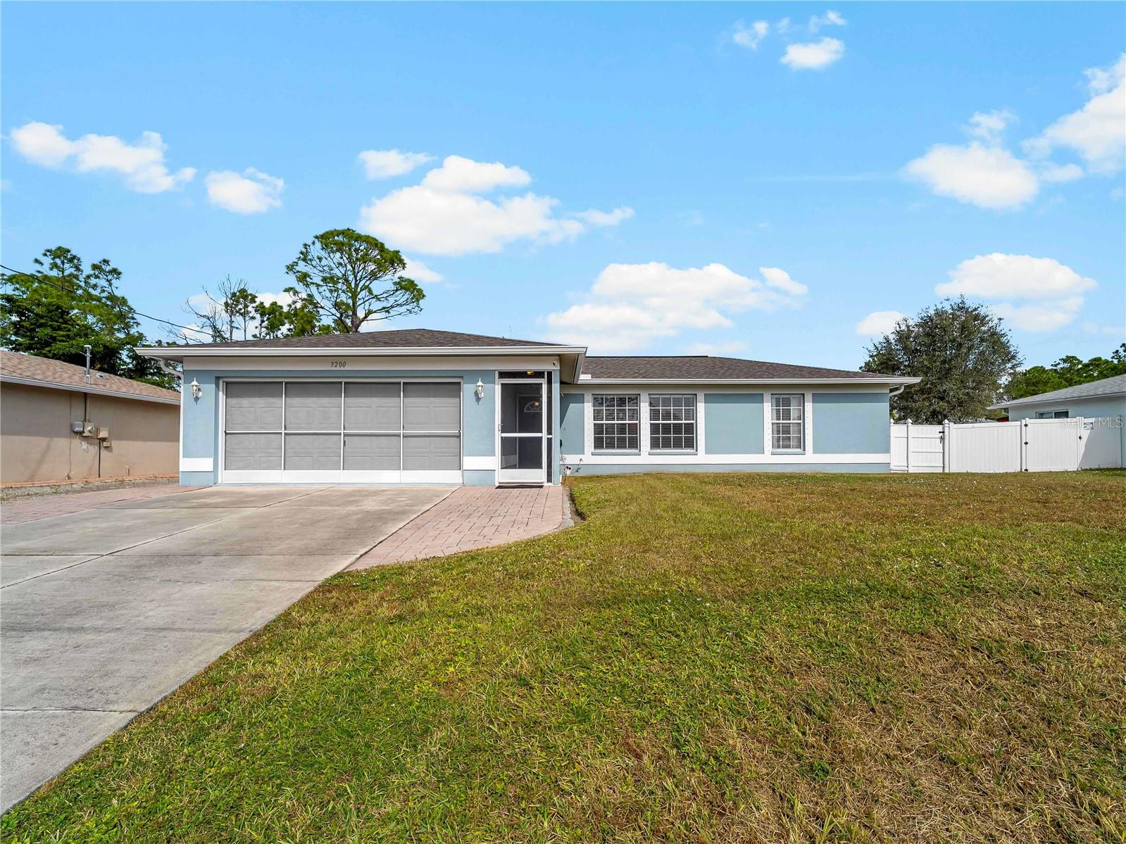 Listing photo id 45 for 3200 Alesio Avenue