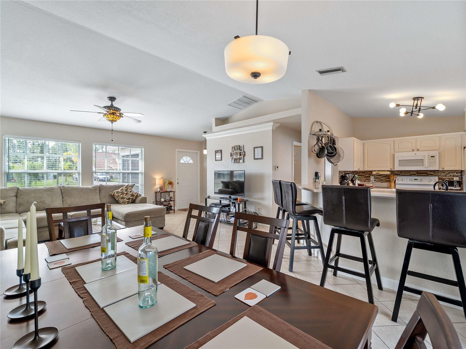 Listing photo id 3 for 3200 Alesio Avenue