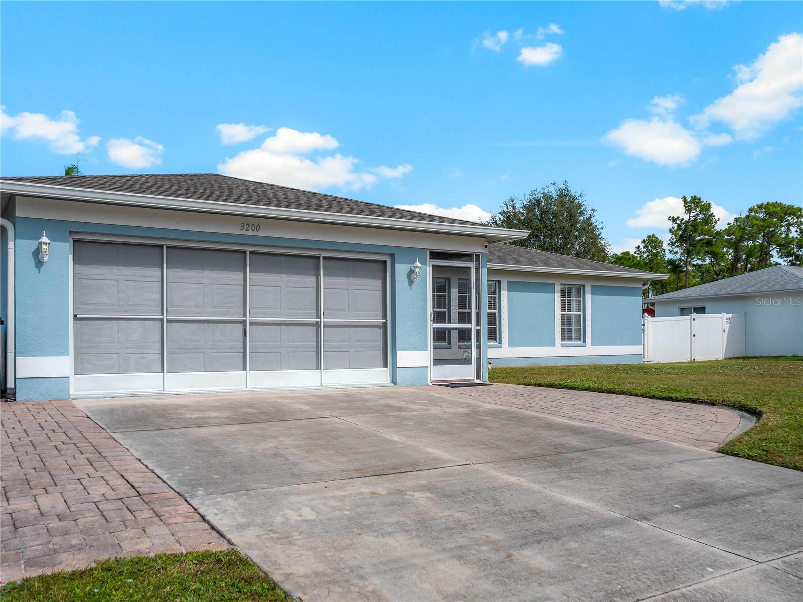 Listing photo id 48 for 3200 Alesio Avenue