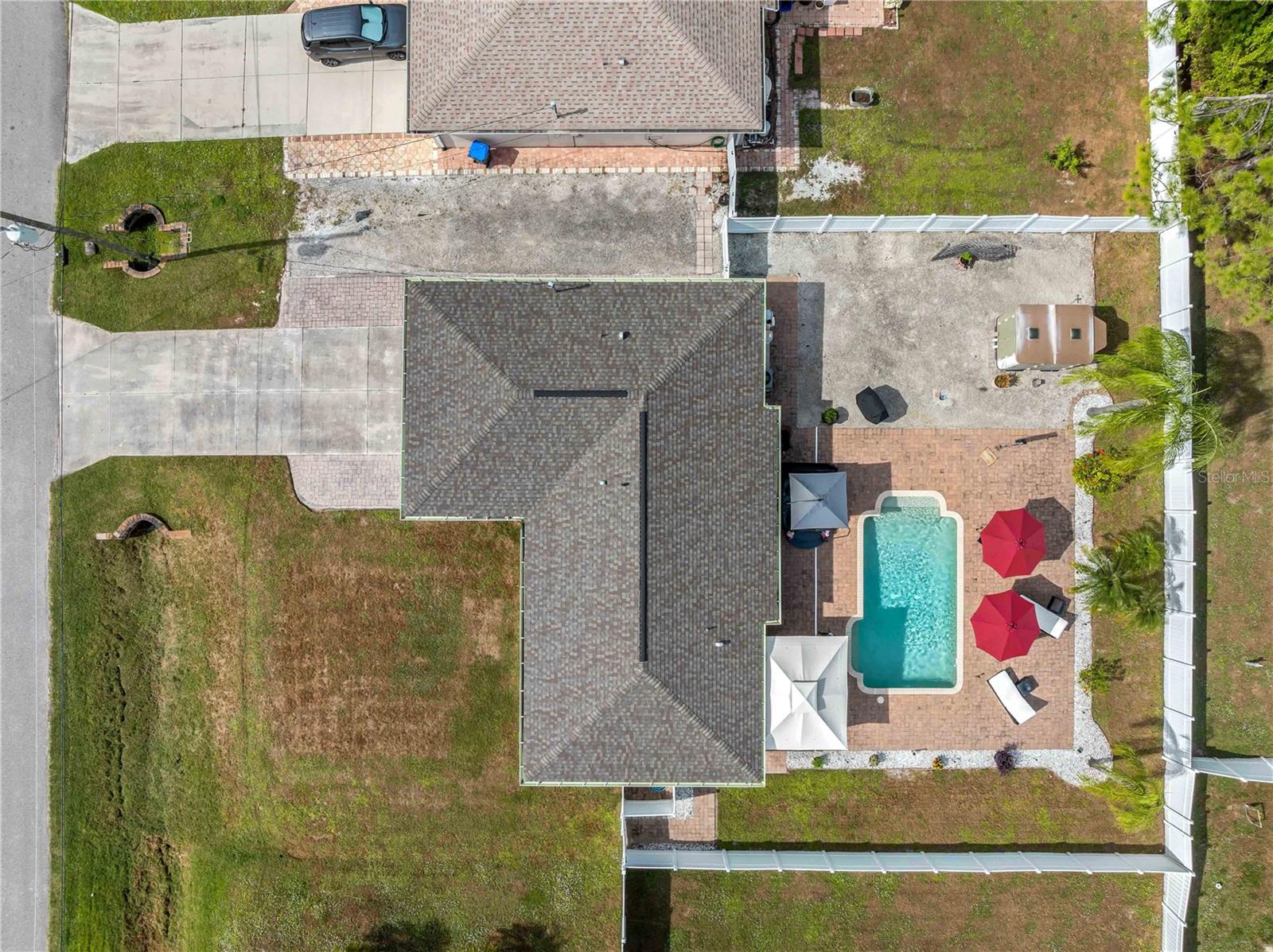 Listing photo id 55 for 3200 Alesio Avenue