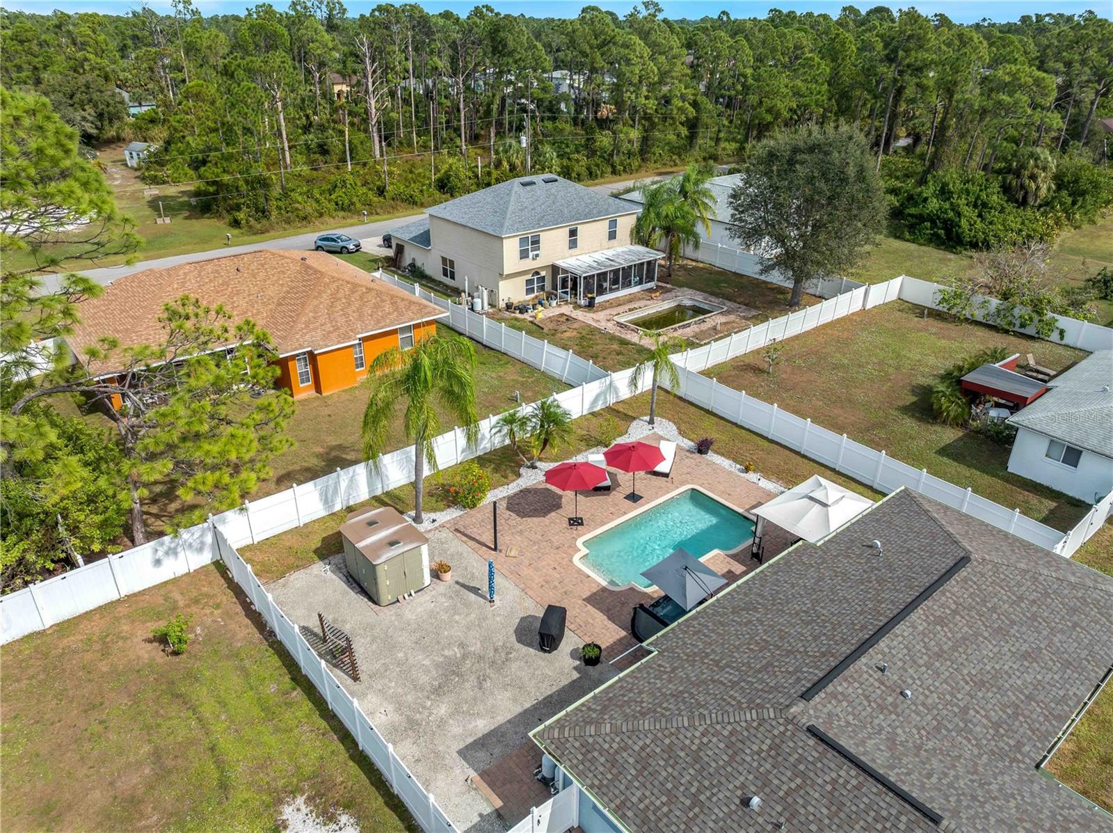 Listing photo id 57 for 3200 Alesio Avenue