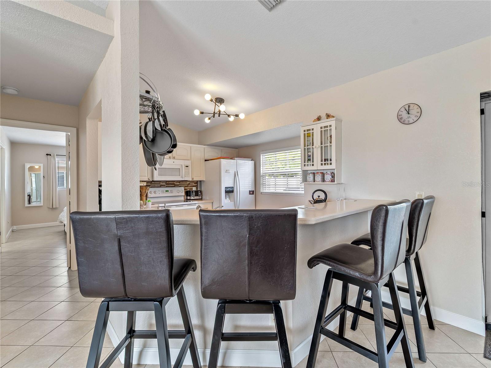 Listing photo id 4 for 3200 Alesio Avenue