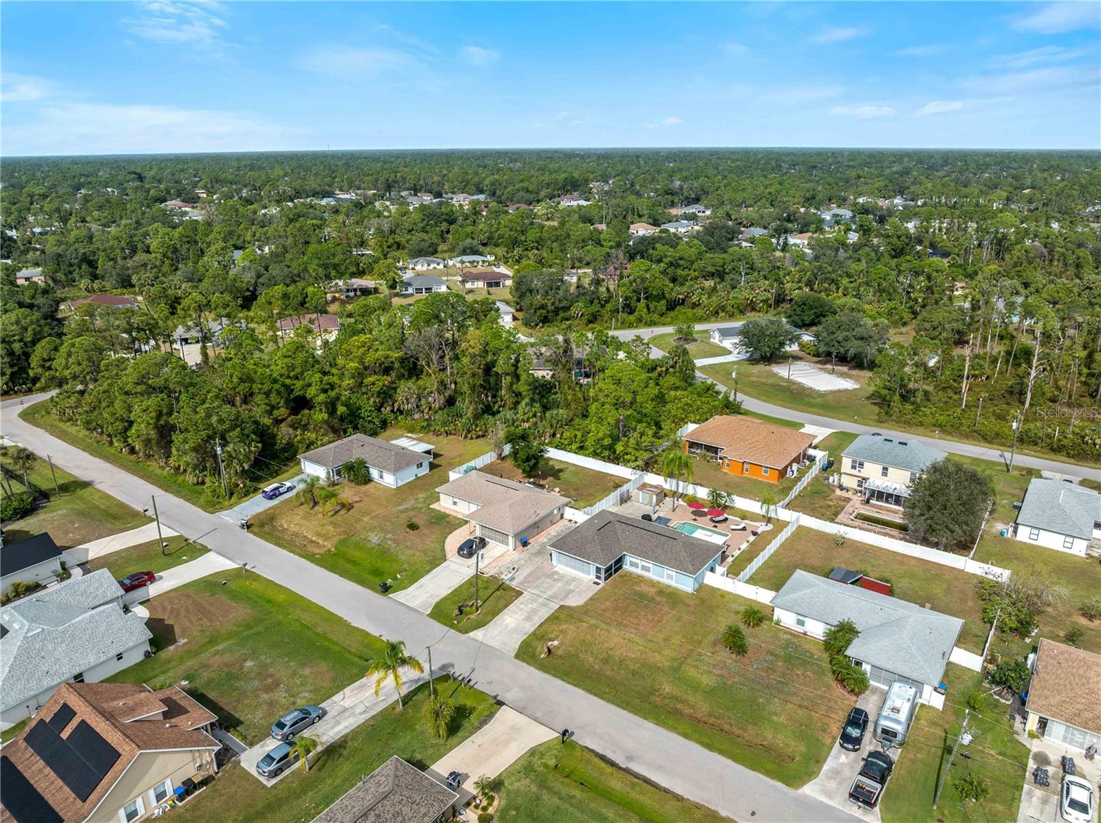 Listing photo id 59 for 3200 Alesio Avenue