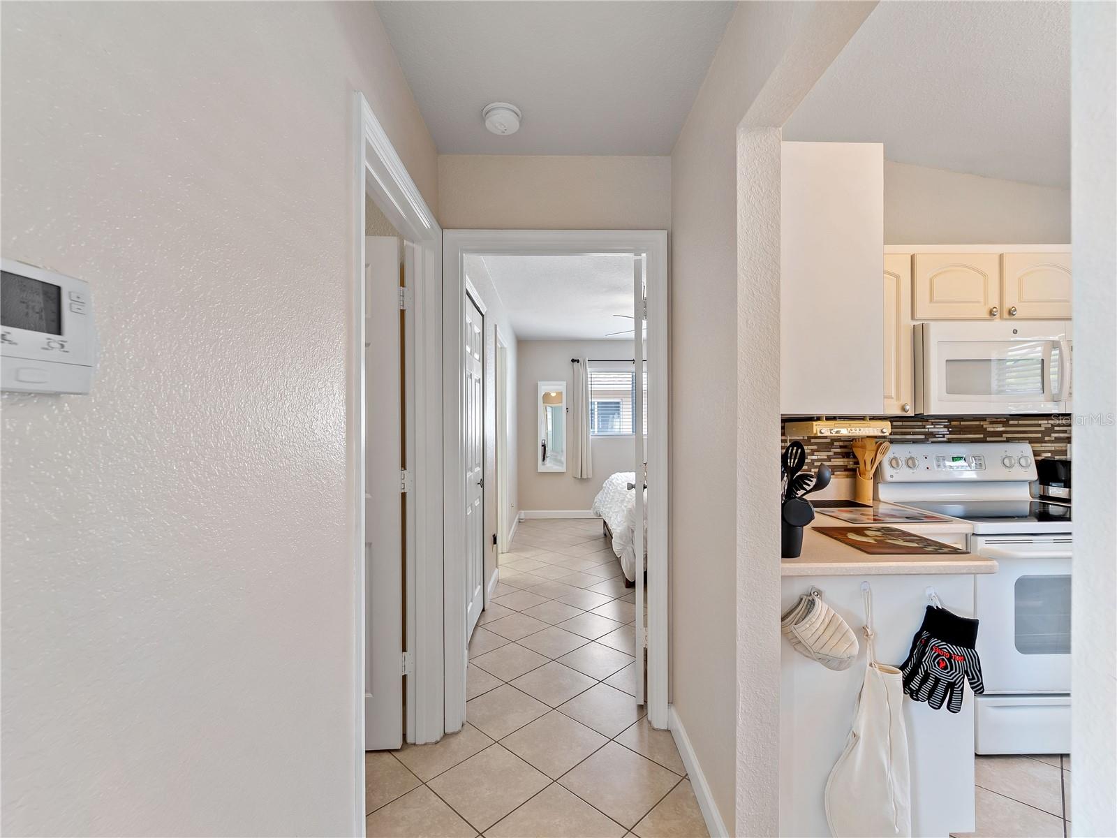 Listing photo id 6 for 3200 Alesio Avenue