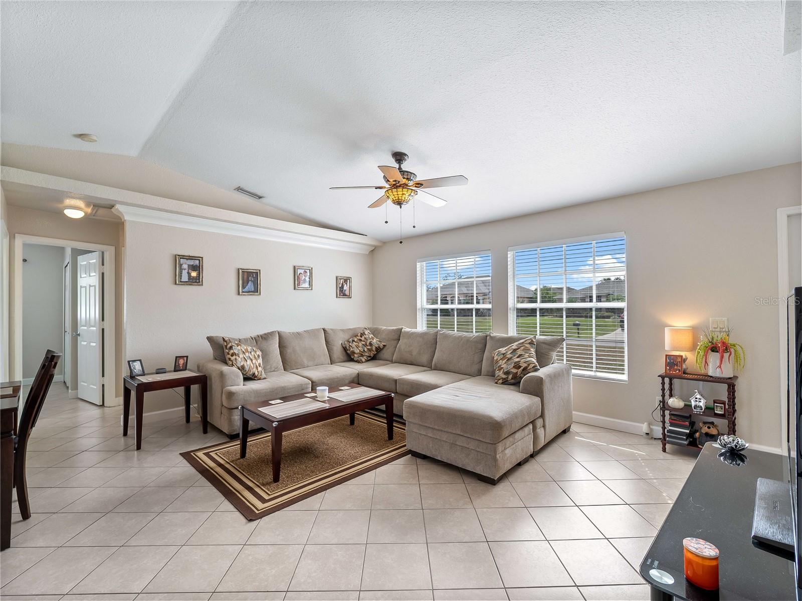 Listing photo id 7 for 3200 Alesio Avenue