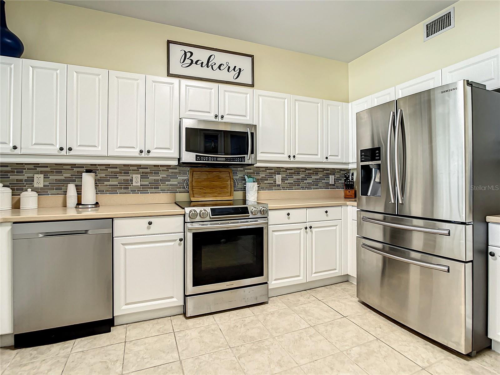 Image 15 of 70 For 5125 Melbourne Street E201