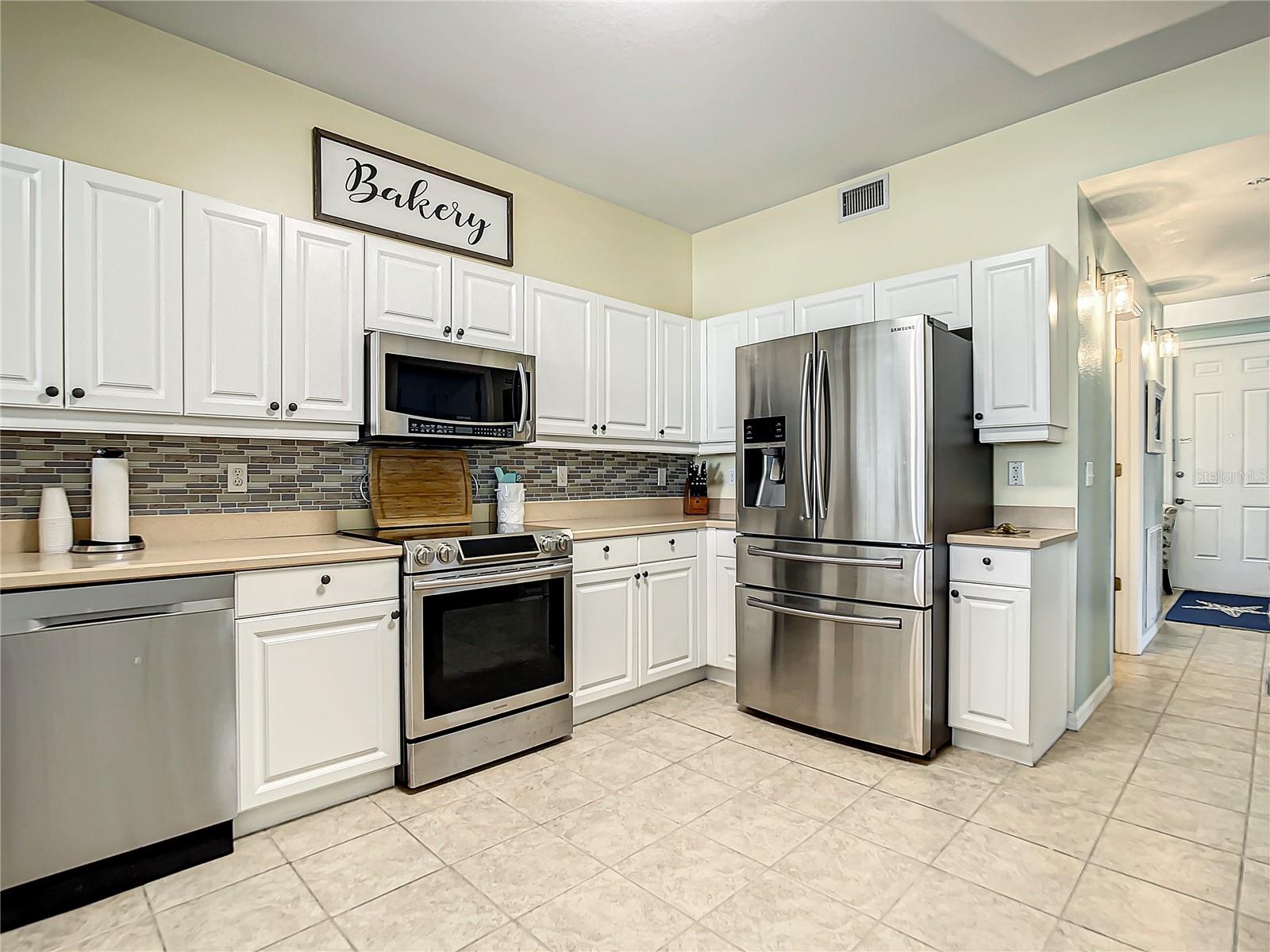 Image 16 of 70 For 5125 Melbourne Street E201