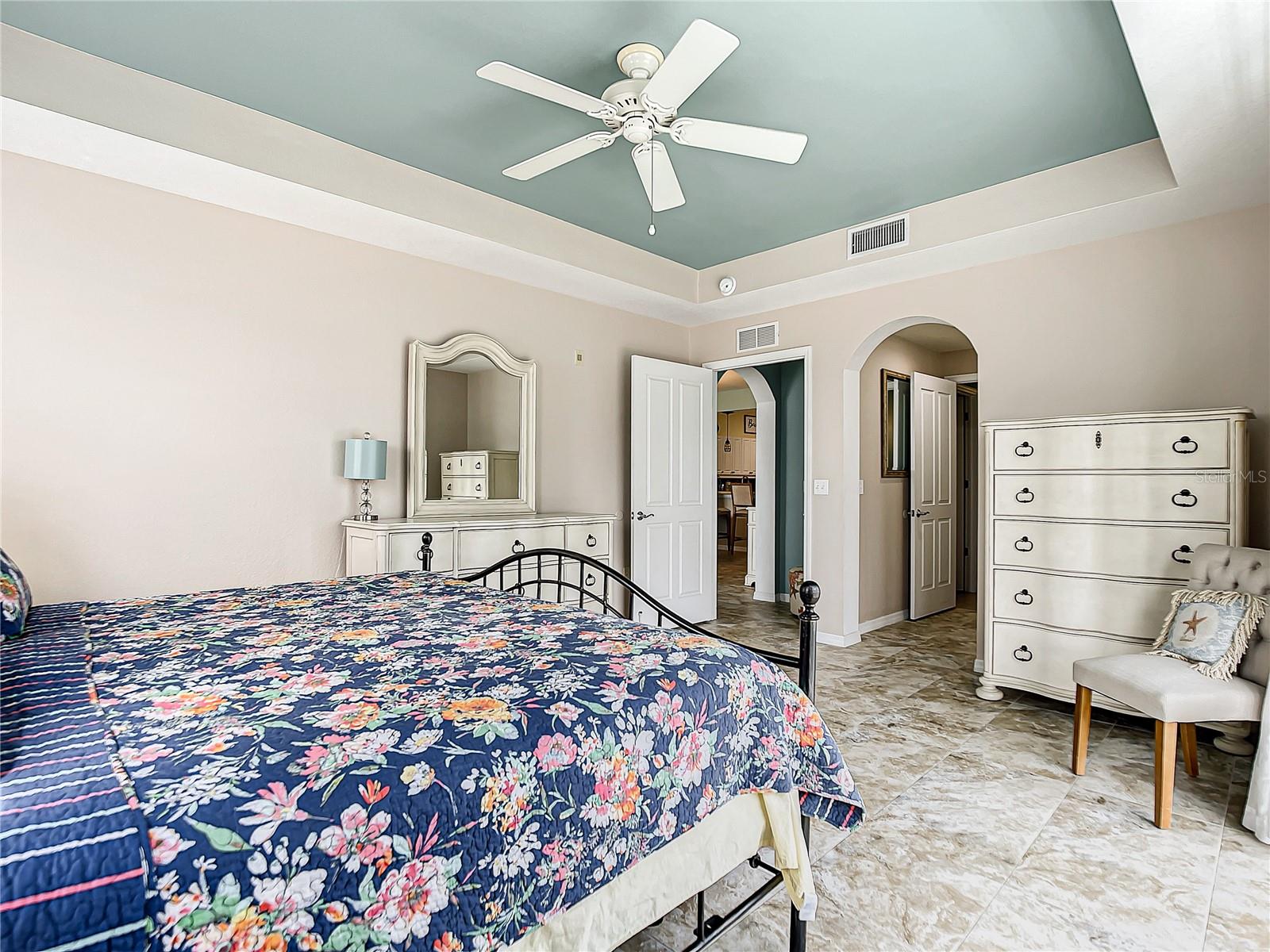 Image 21 of 70 For 5125 Melbourne Street E201