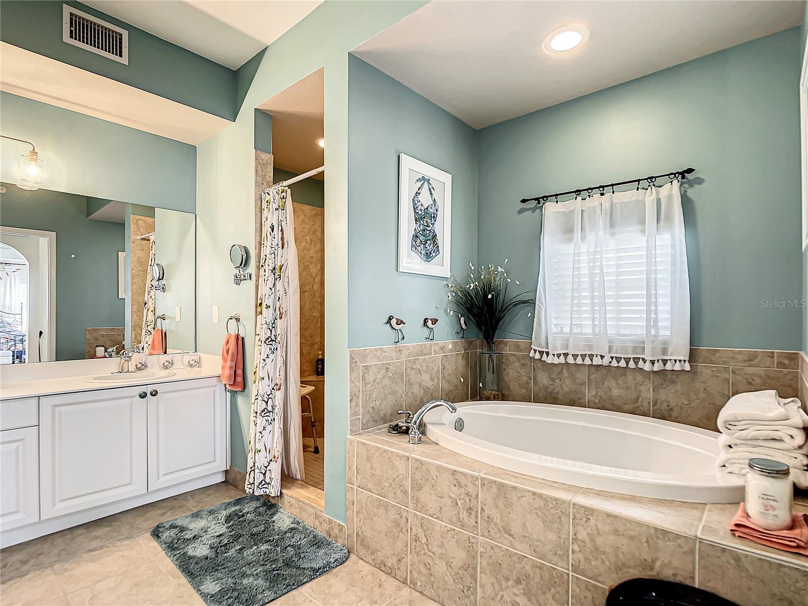 Image 24 of 70 For 5125 Melbourne Street E201