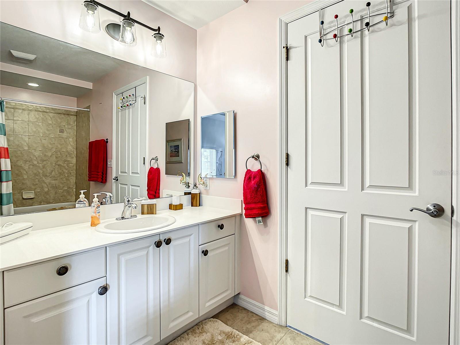 Image 34 of 70 For 5125 Melbourne Street E201