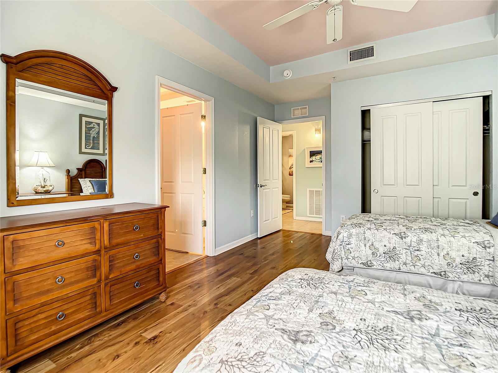 Image 35 of 70 For 5125 Melbourne Street E201