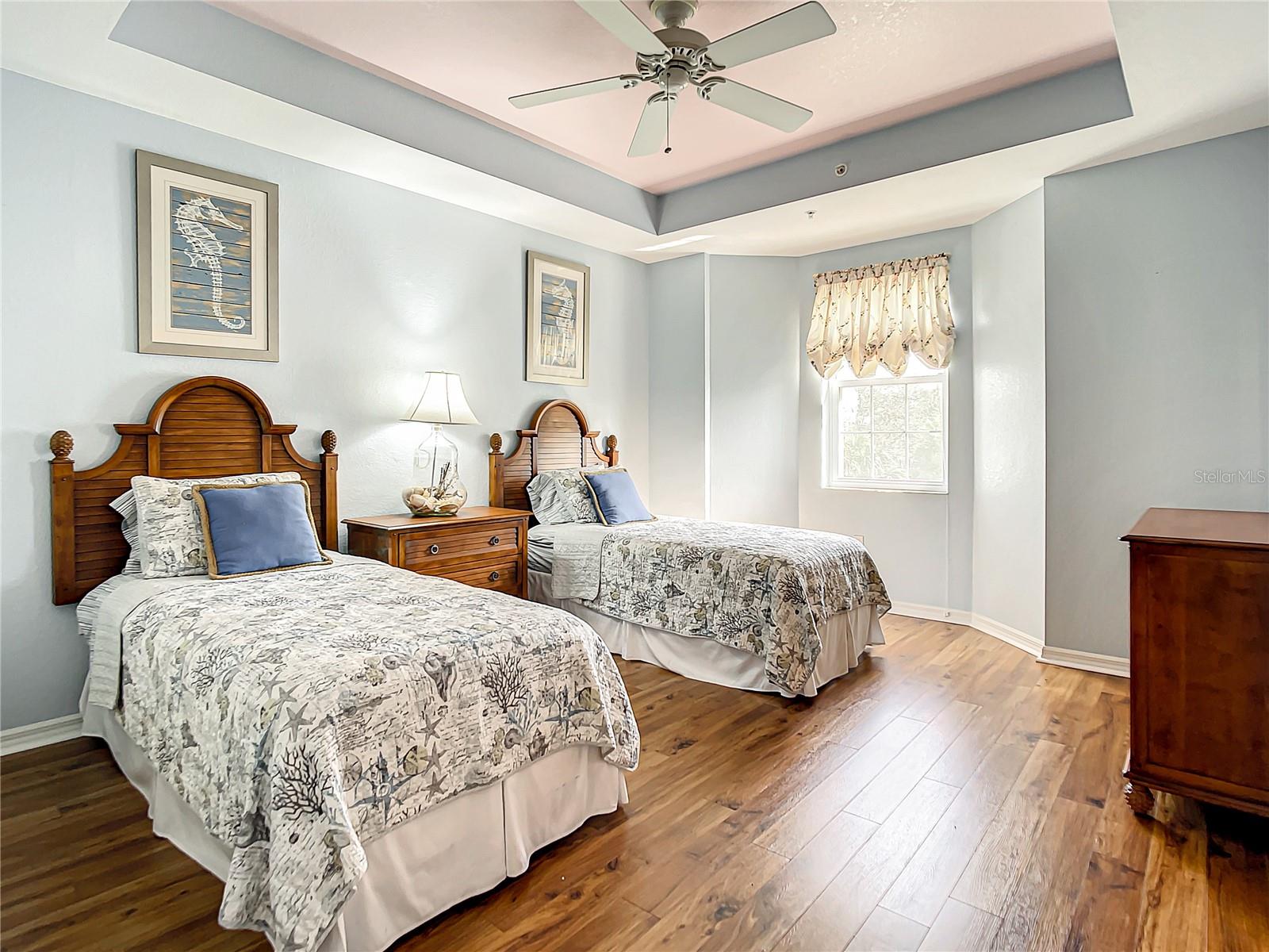 Image 37 of 70 For 5125 Melbourne Street E201