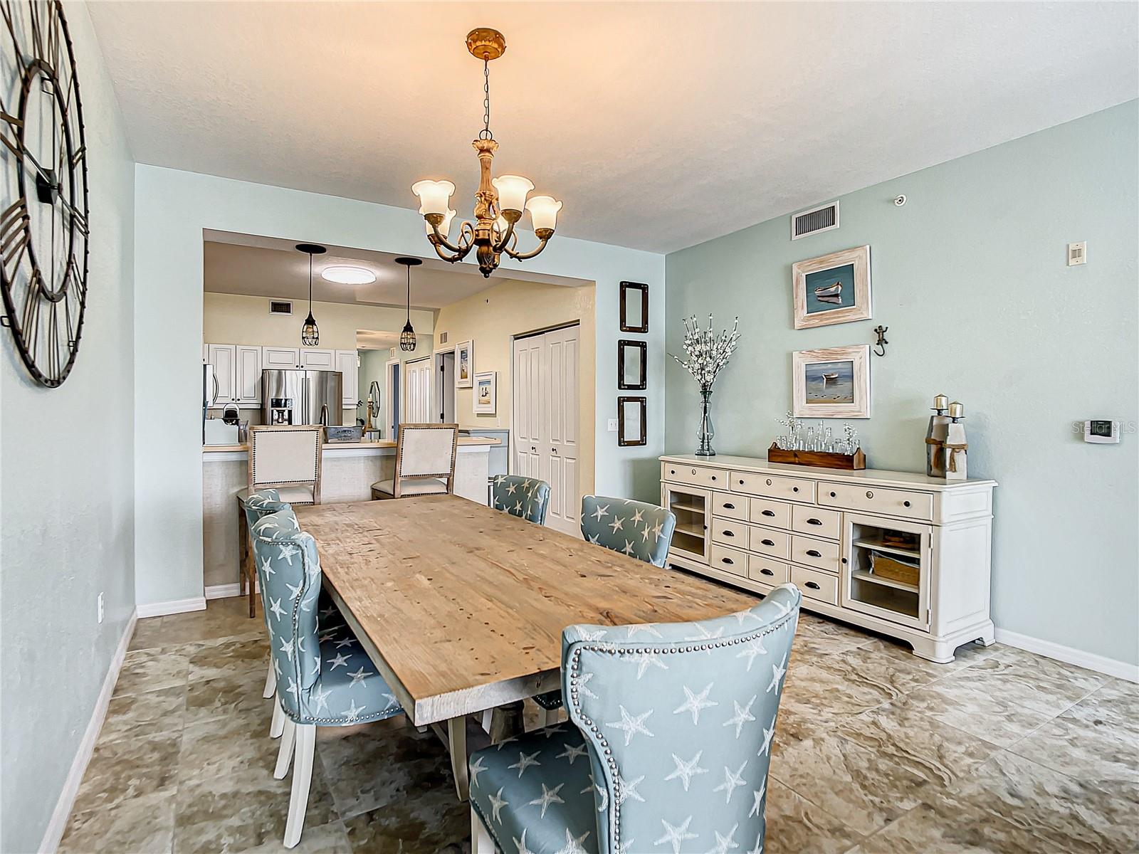 Image 8 of 70 For 5125 Melbourne Street E201