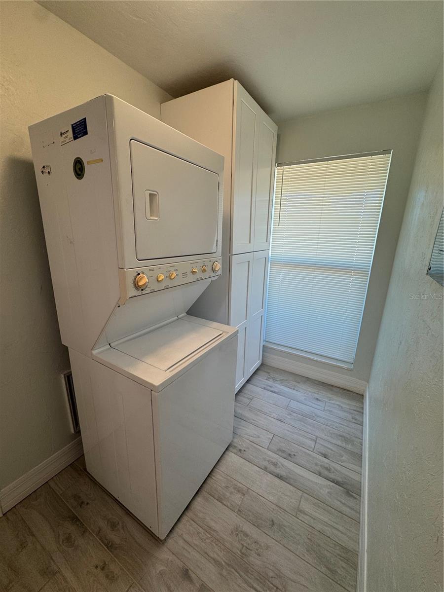 Image 5 of 25 For 189 Small Street Se