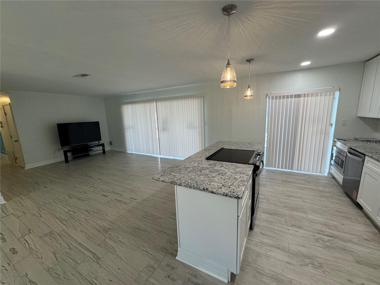 Image 7 of 25 For 189 Small Street Se