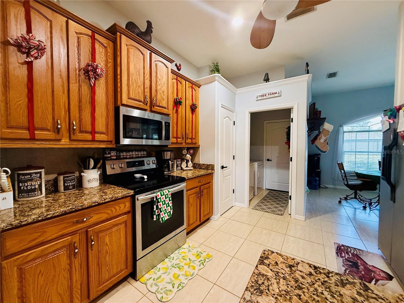 Image 11 of 23 For 2928 Abbotsford Street