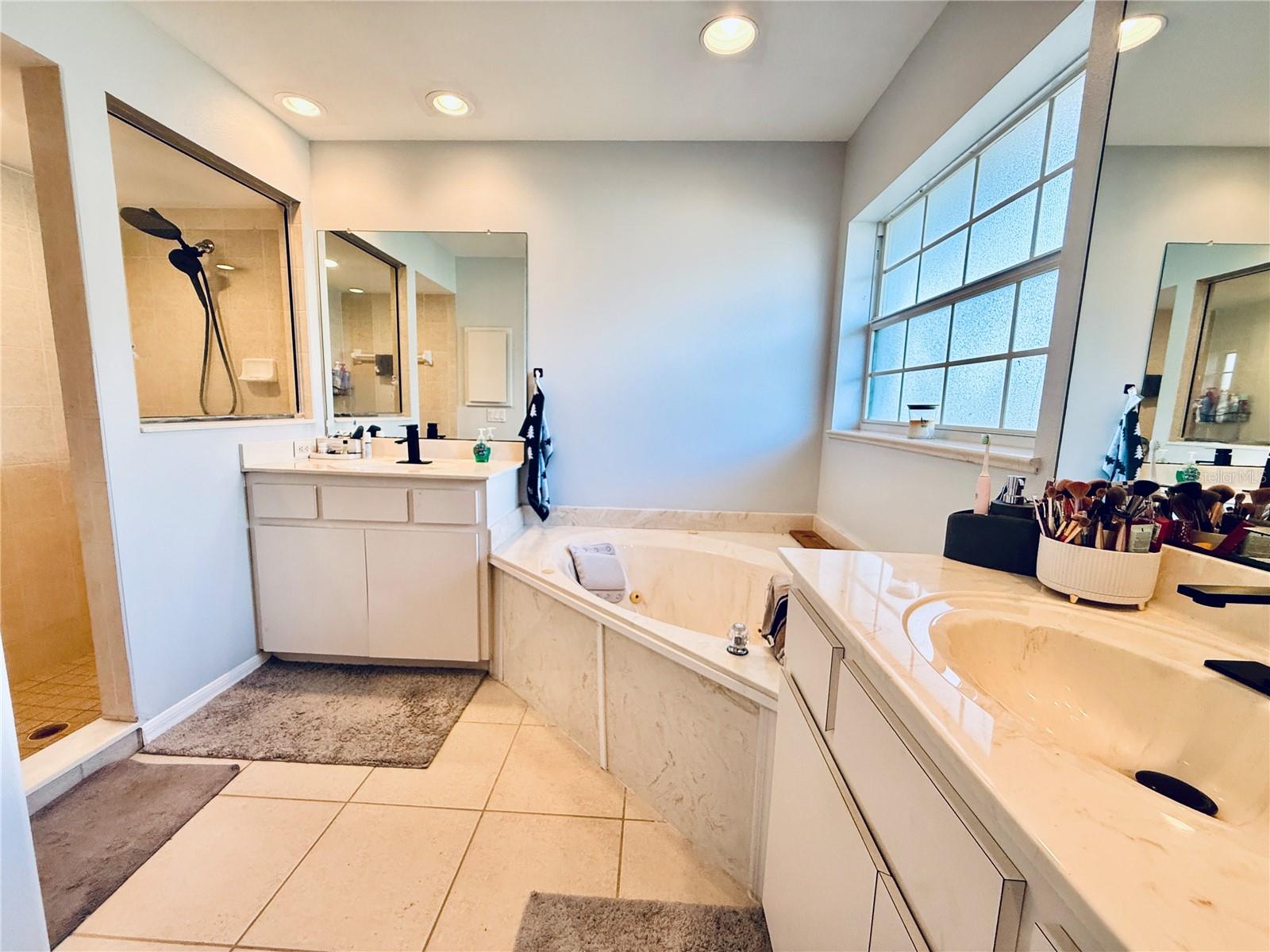 Image 17 of 23 For 2928 Abbotsford Street